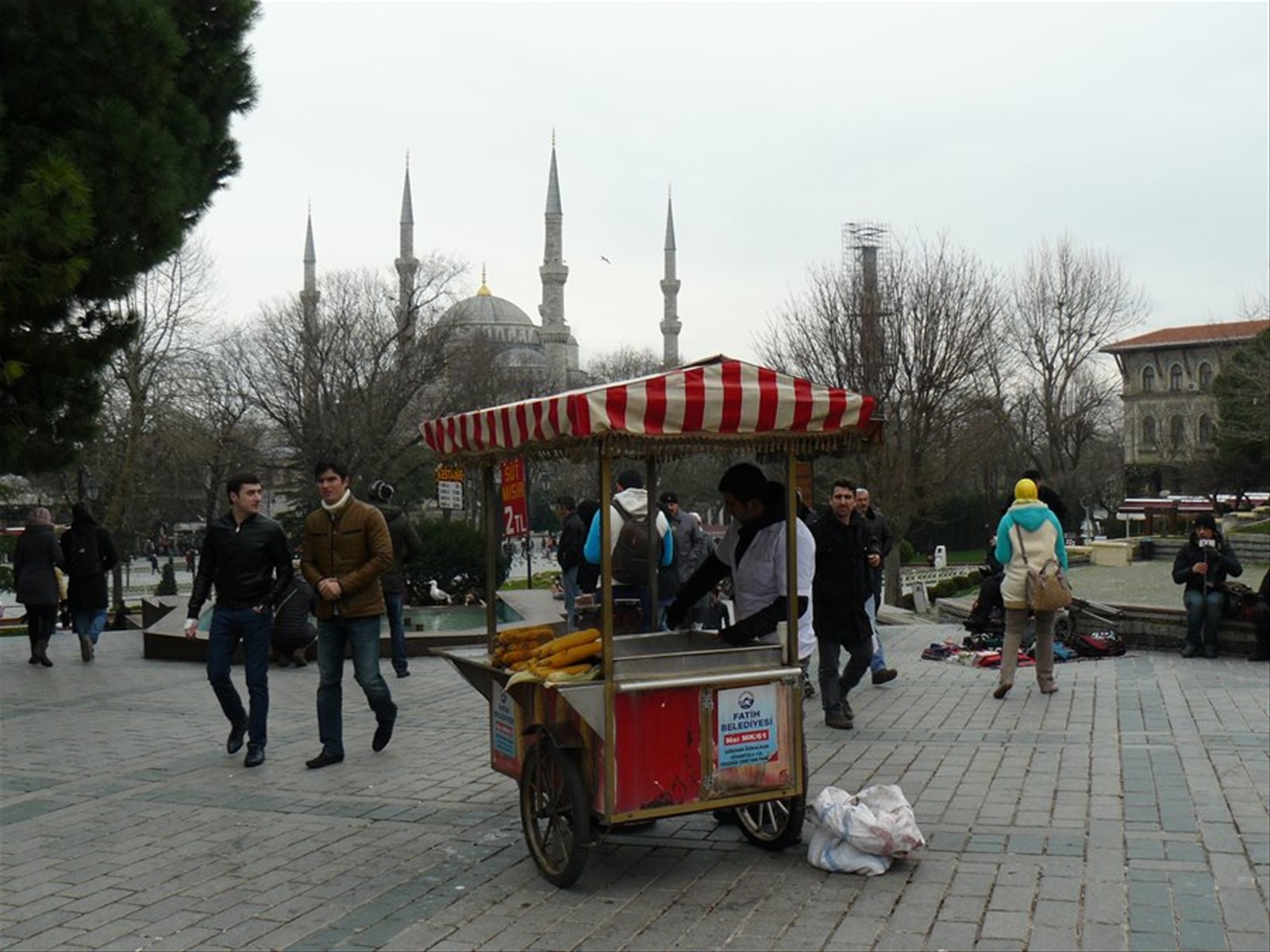Divan Yolu Cad.