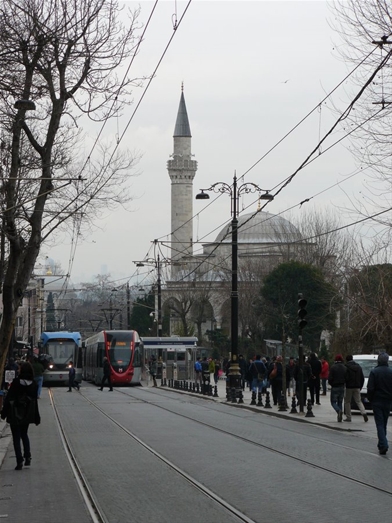 Divan Yolu Cad.