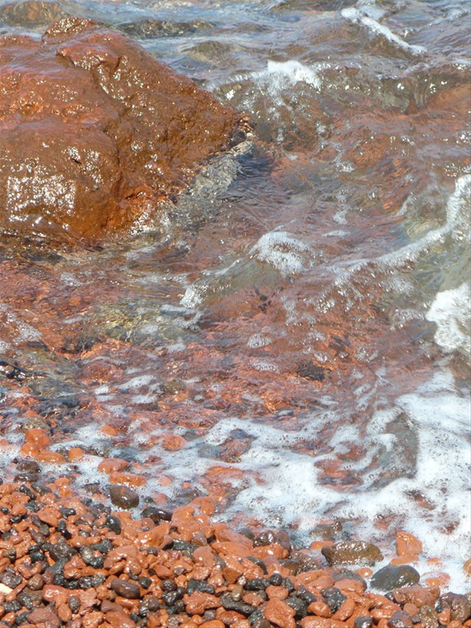 I ciottoli della spiaggia rossa