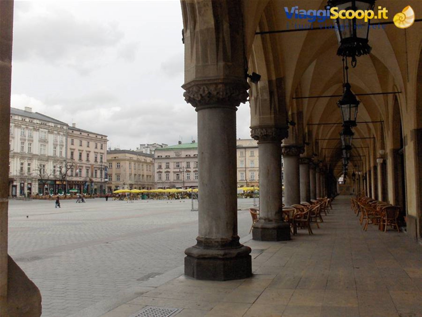 La piazza del mercato dal Palazzo del tessuto