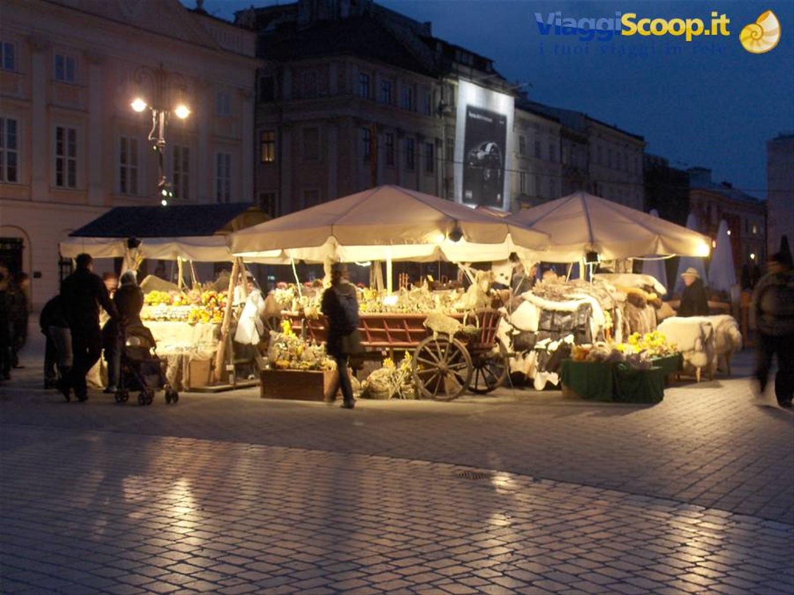 il mercatino di Pasqua aperto anche la sera