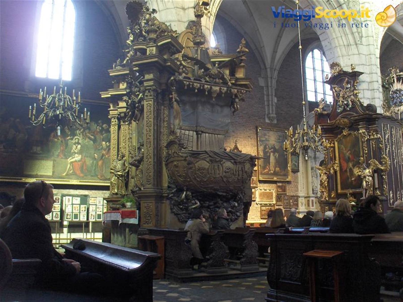 molti interni delle chiese sono rimaneggiate in stile barocco