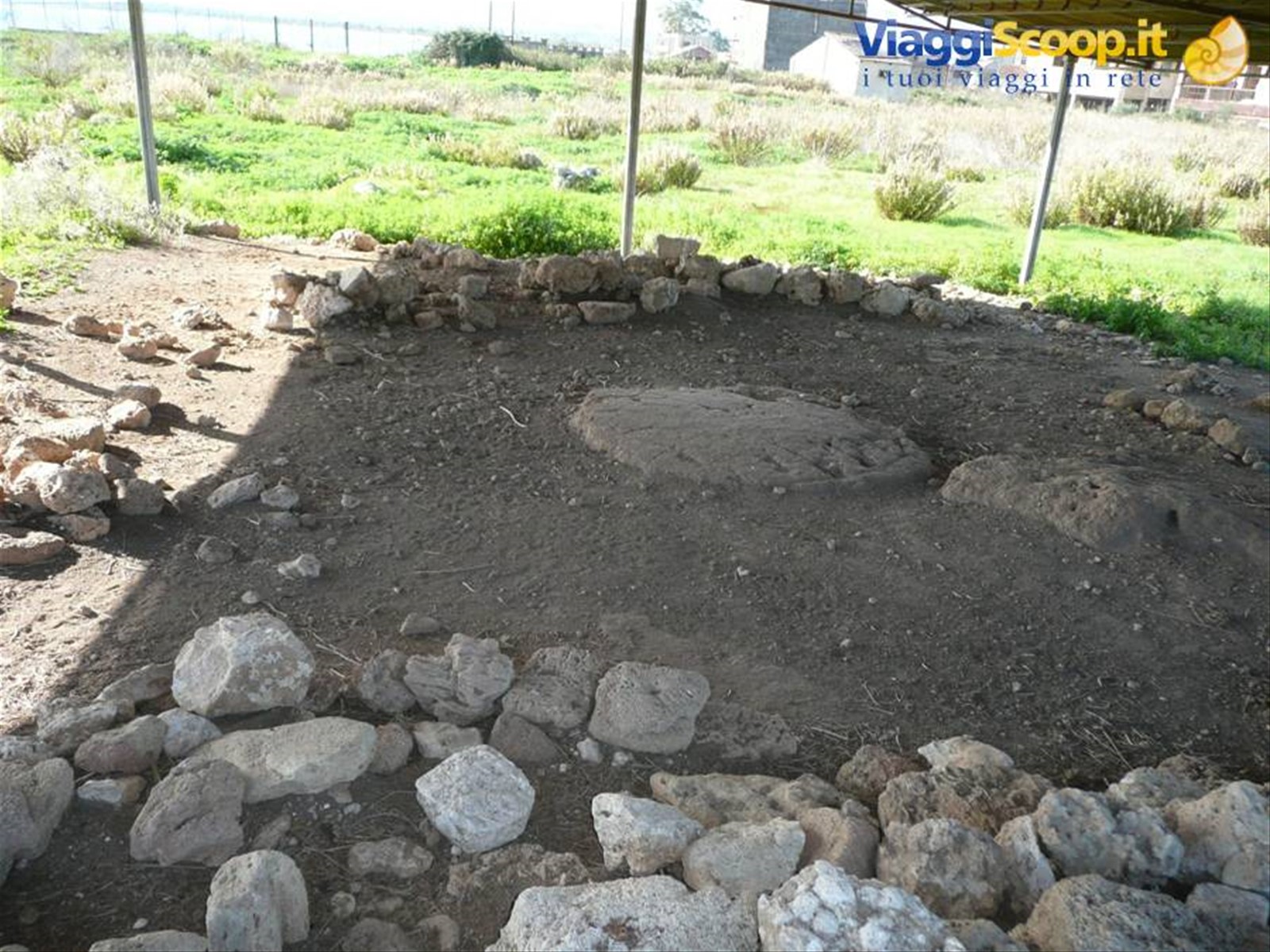 THAPSOS - capanna circolare - età del bronzo medio (XIV-XIII sec. a.C.)