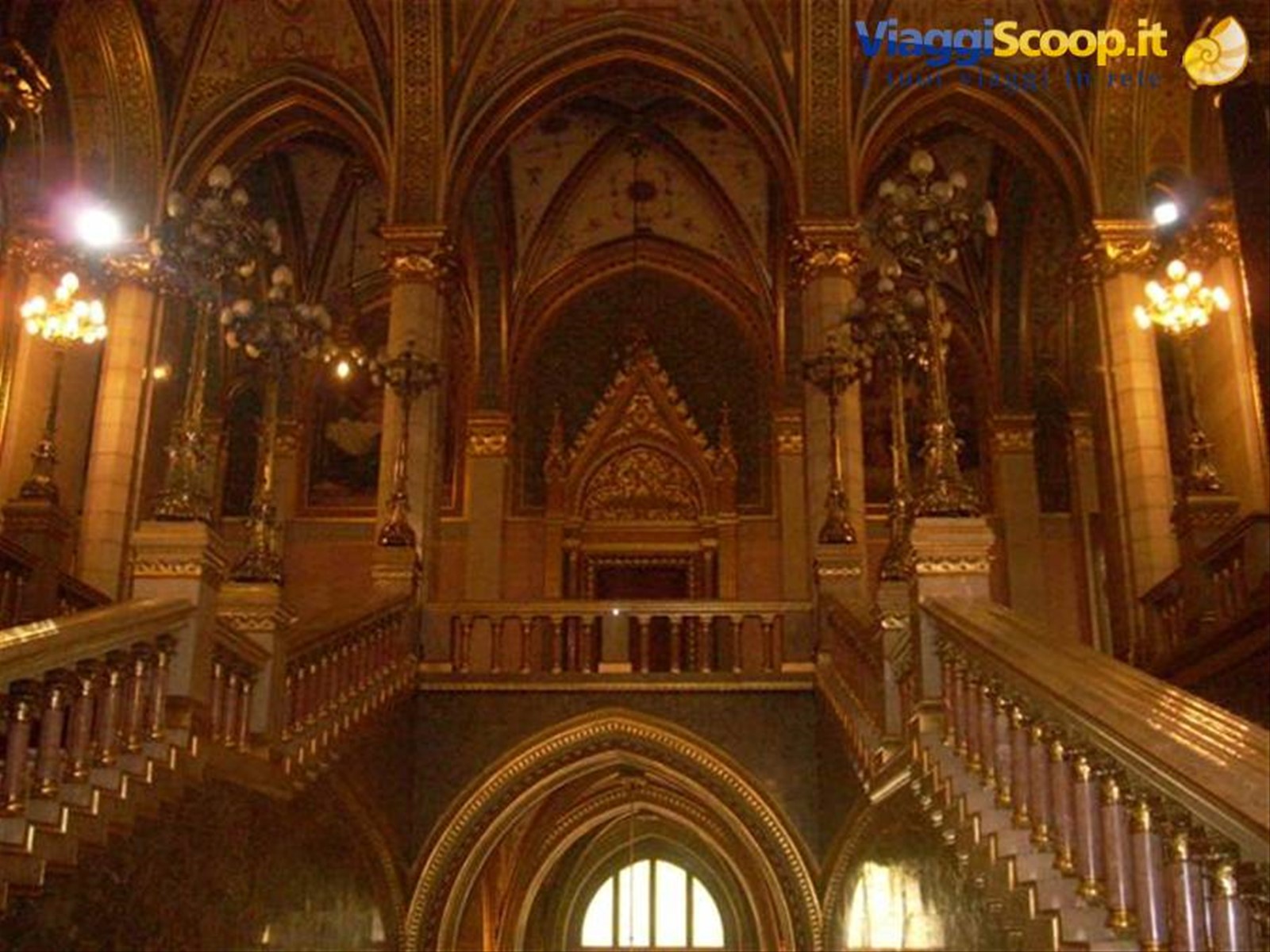 all'interno del parlamento