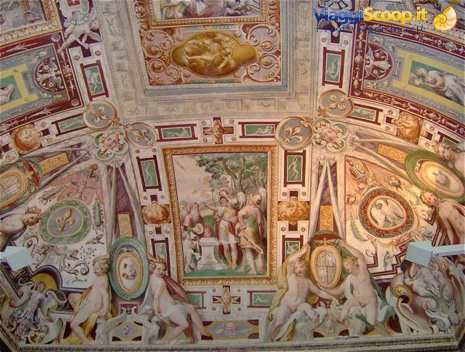 villa d'este affreschi all'interno