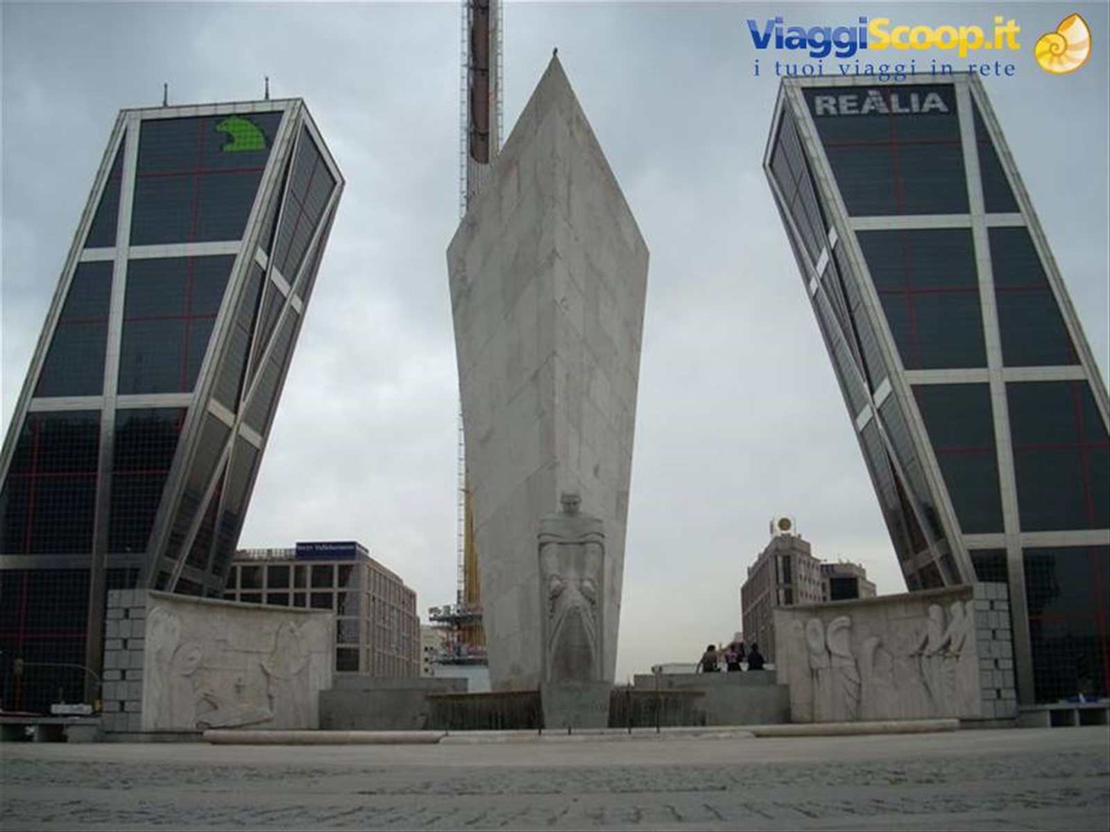 madrid puerta de europa