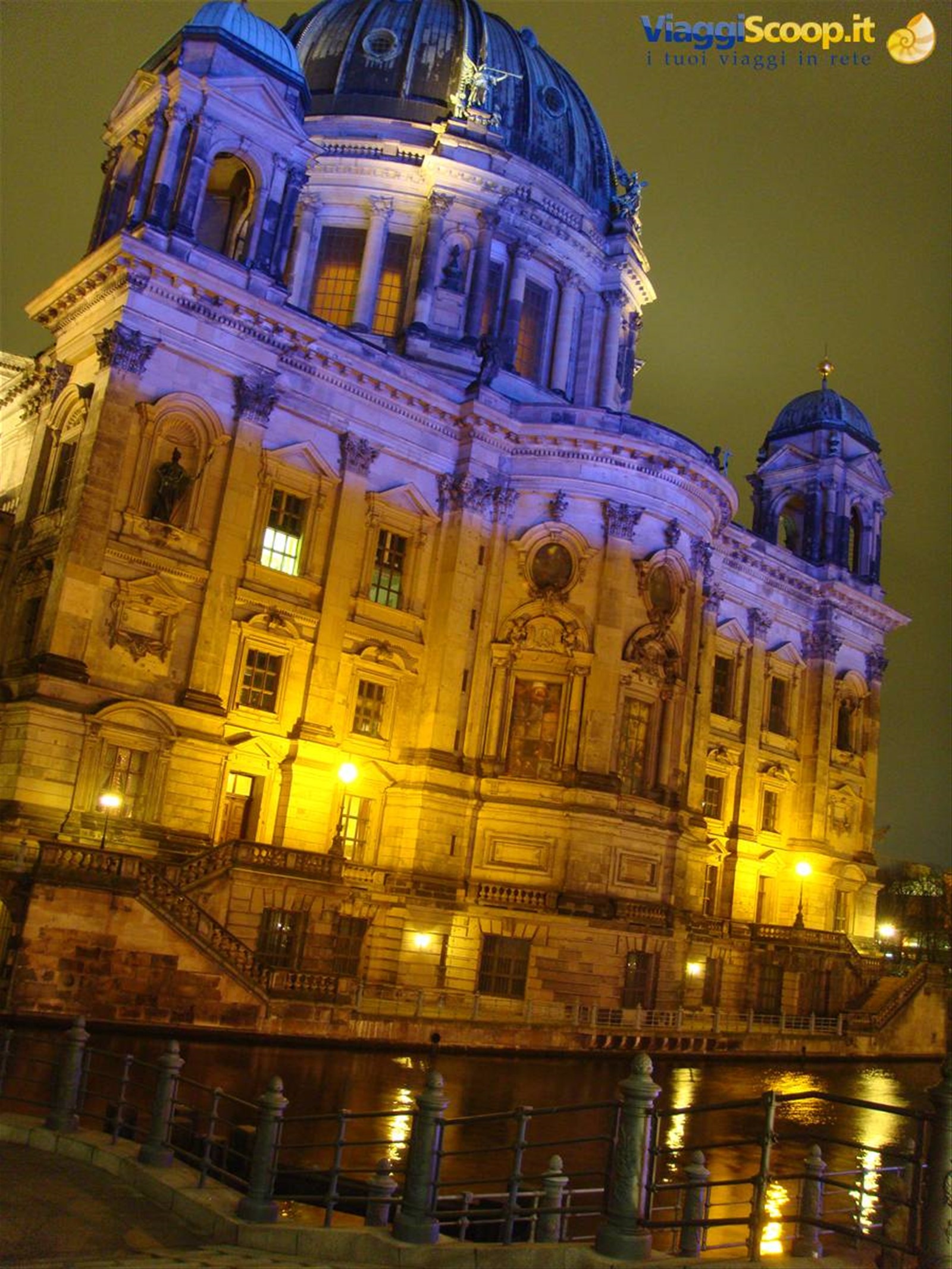 Il Berliner Dom di notte