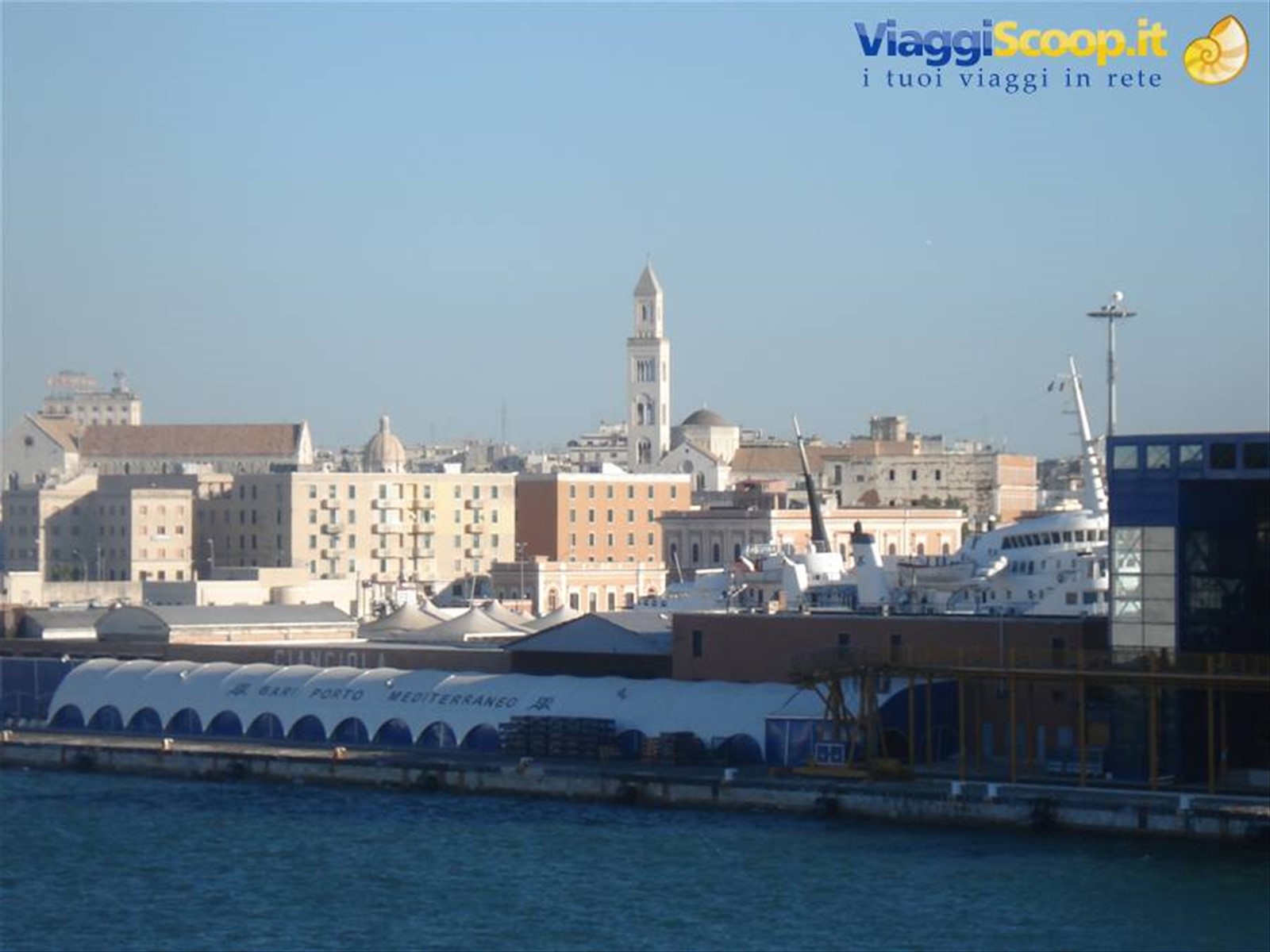 La partenza dal porto di Bari