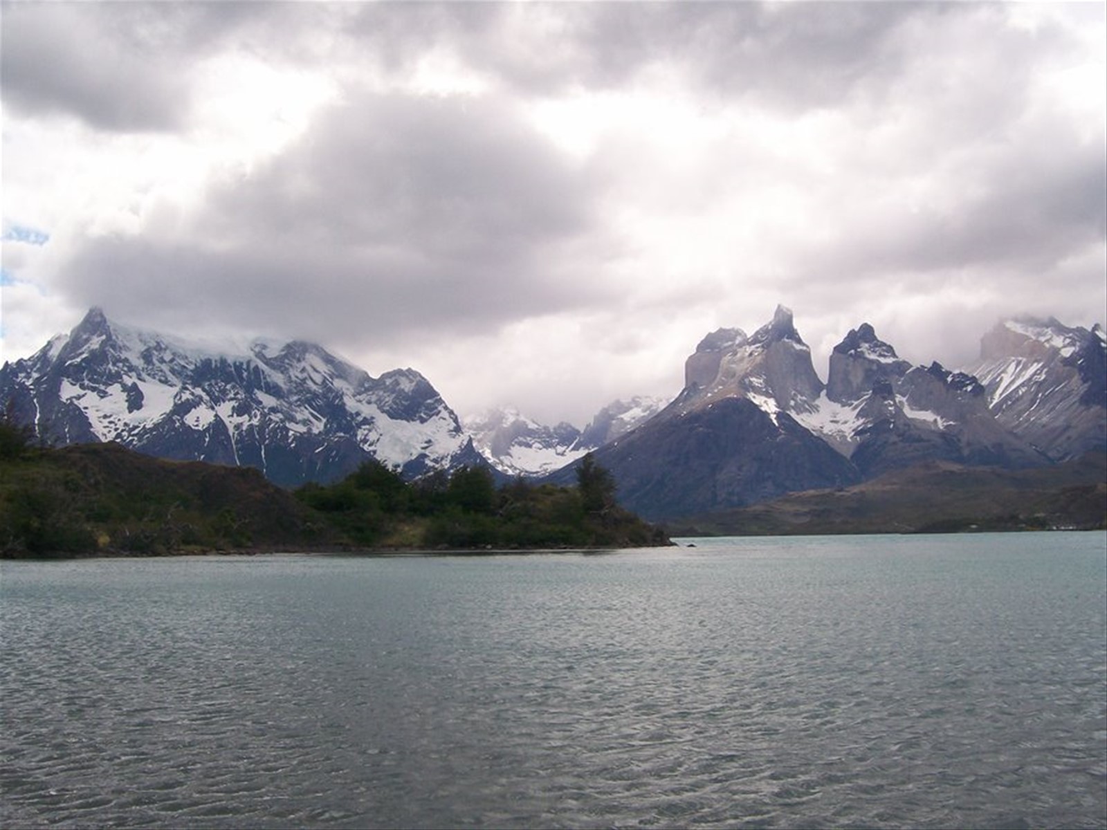 Los Cuernos del Paine dal Lago Pehoe