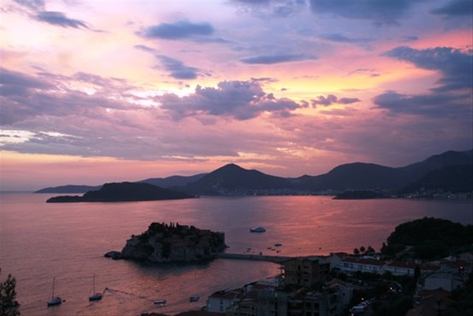 www.born2travel.it