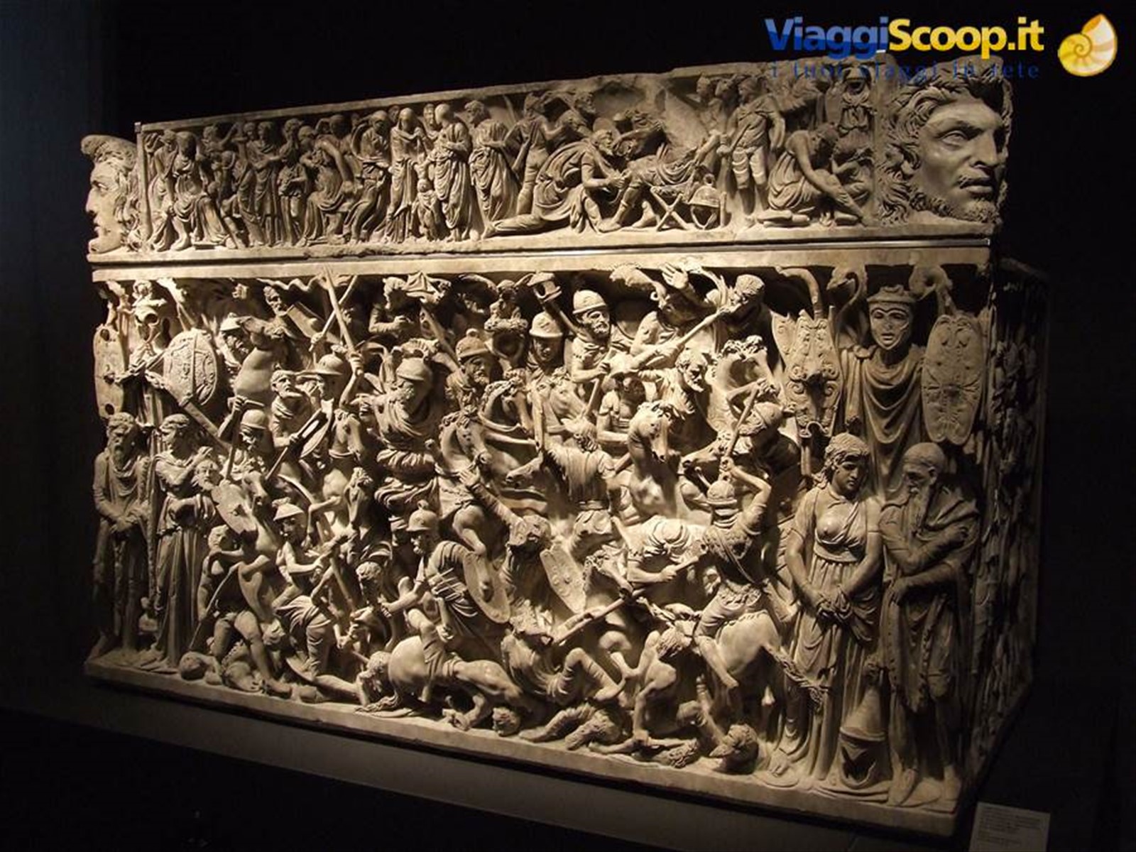 Roma -Museo Nazionale : l'elaborato sarcofago di Portonaccio