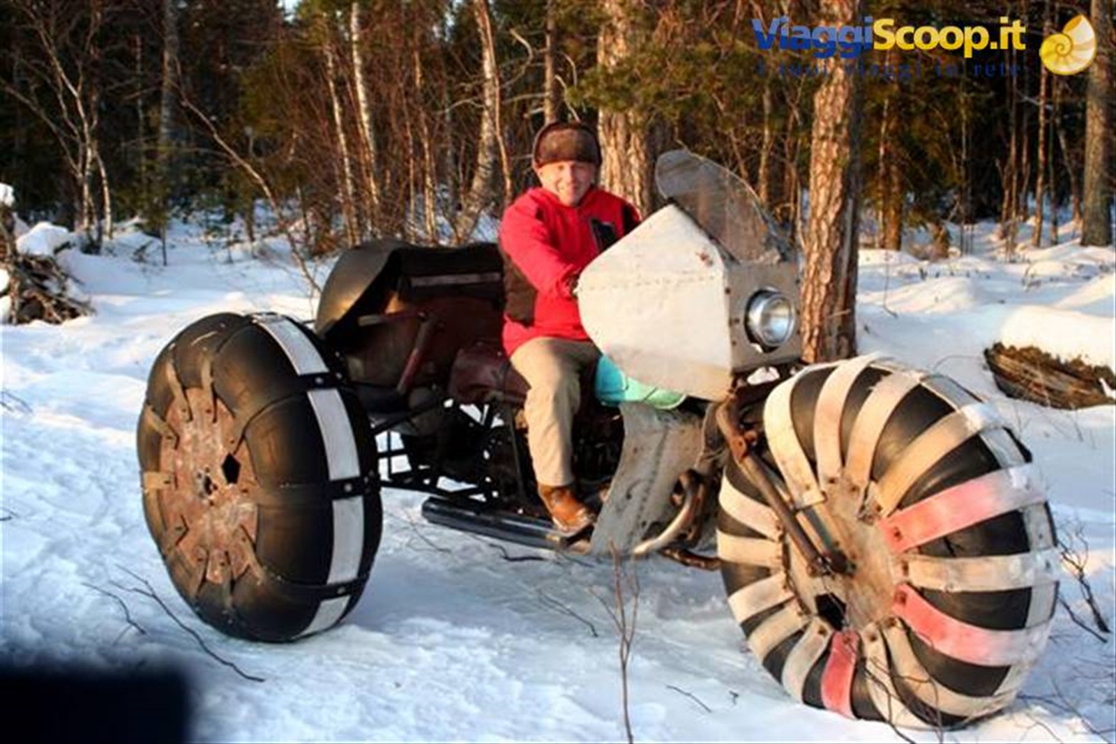 Troviamo un triciclo costruito per viaggiare sul lago ghiacciato