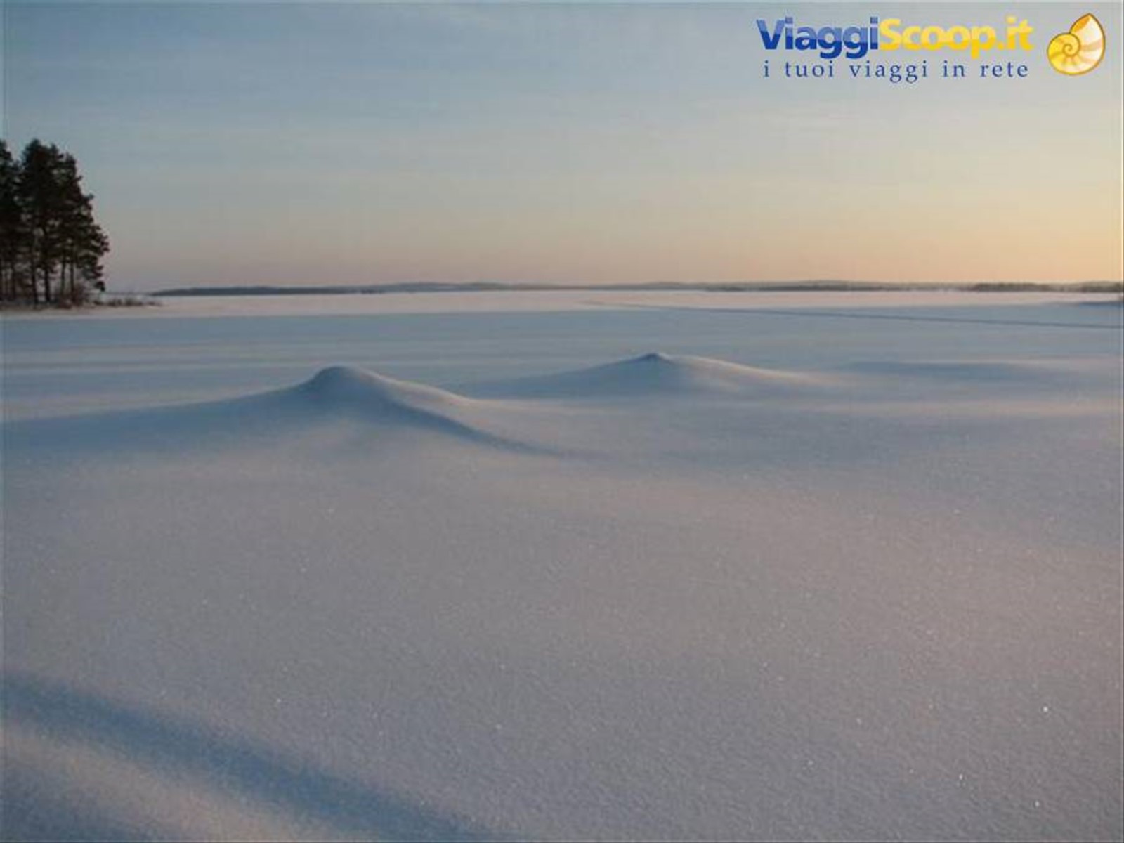 Due "mammelle" di neve sul lago
