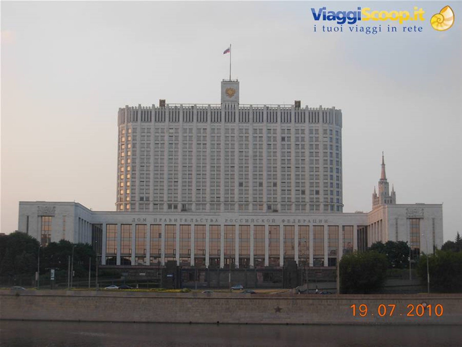 Mosca - Casa Bianca visto dal fiume Moscova