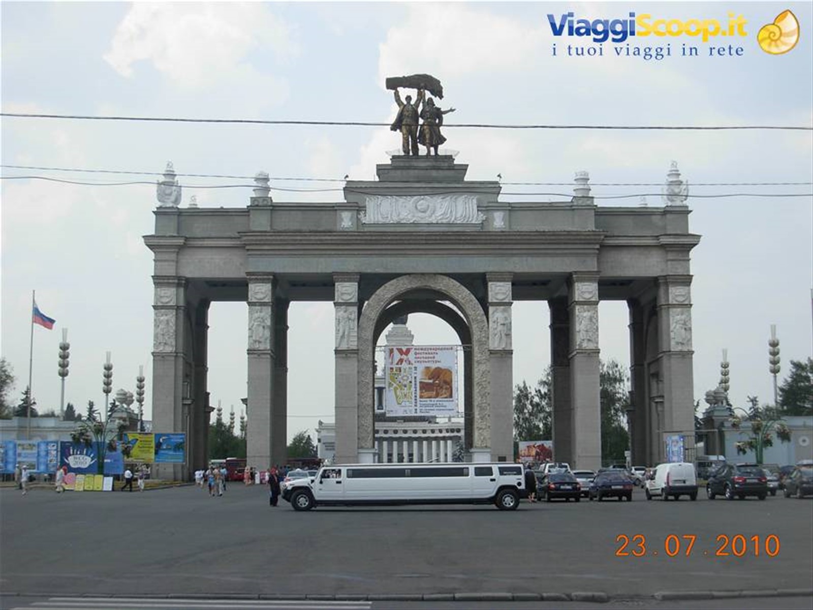 Mosca - All-Russian Exhibition Center, ingresso con piccola Hammer!
