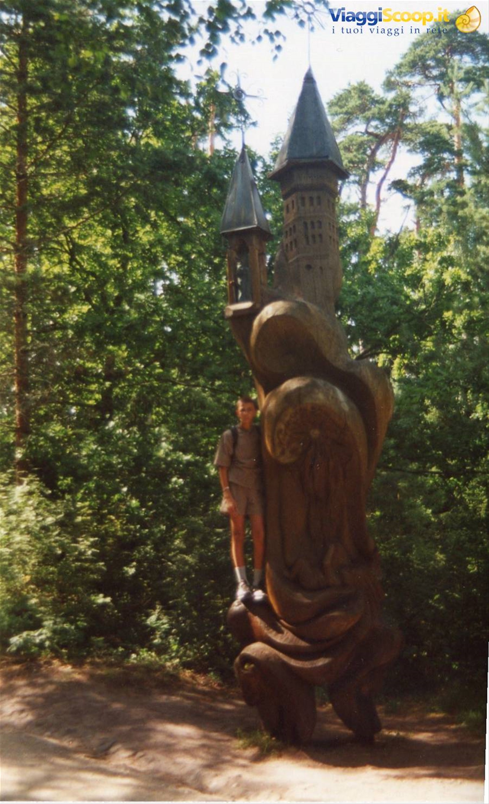 Neringa - statue nella foresta