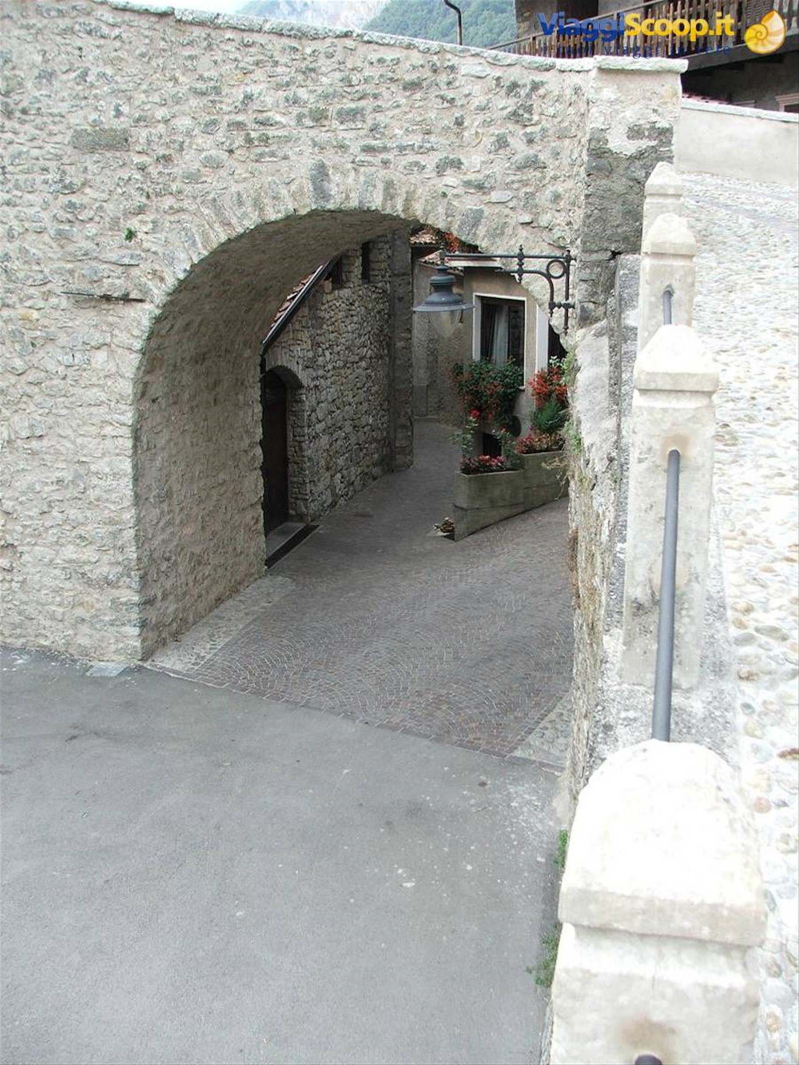 Tenno (via sotto il castello)