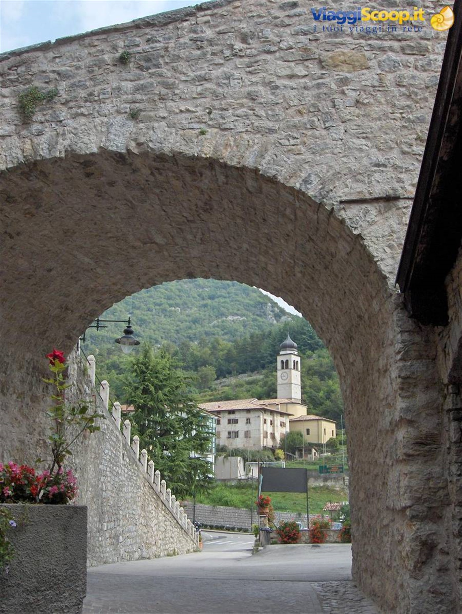 Tenno (stessa via sotto il castello)