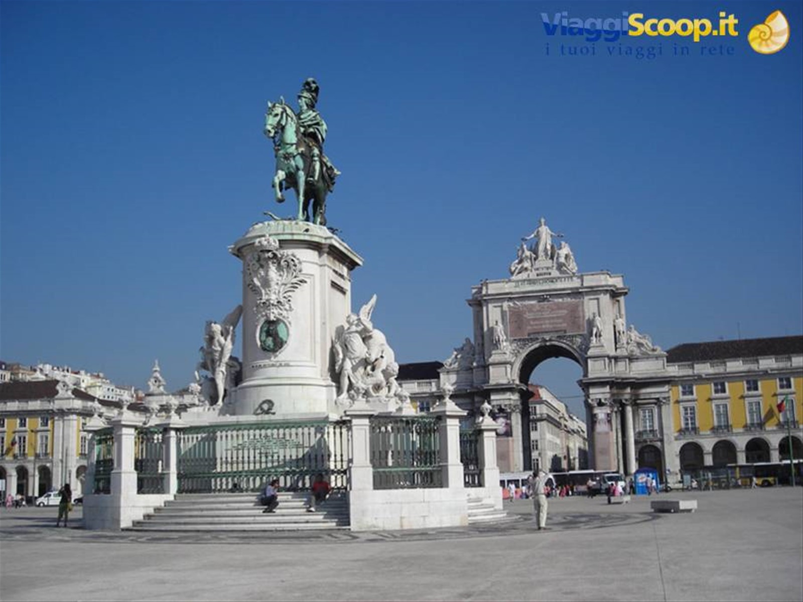 PIAZZA DEL COMMERCIO