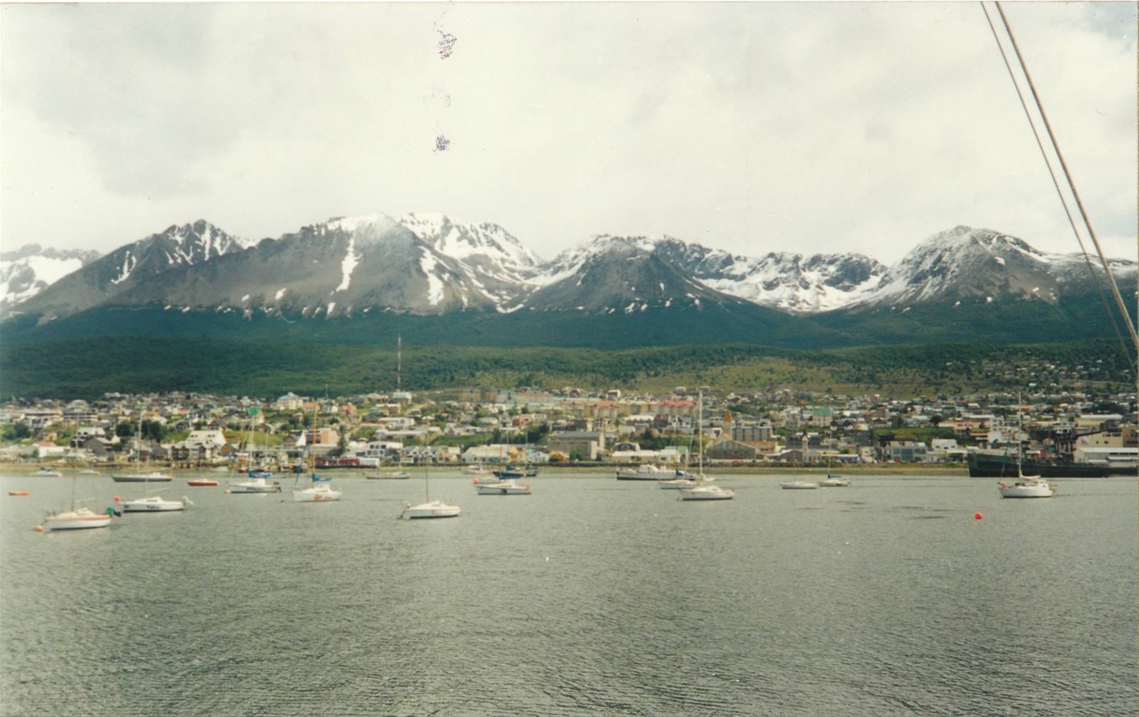 Ushuaia dal canale di Beagle