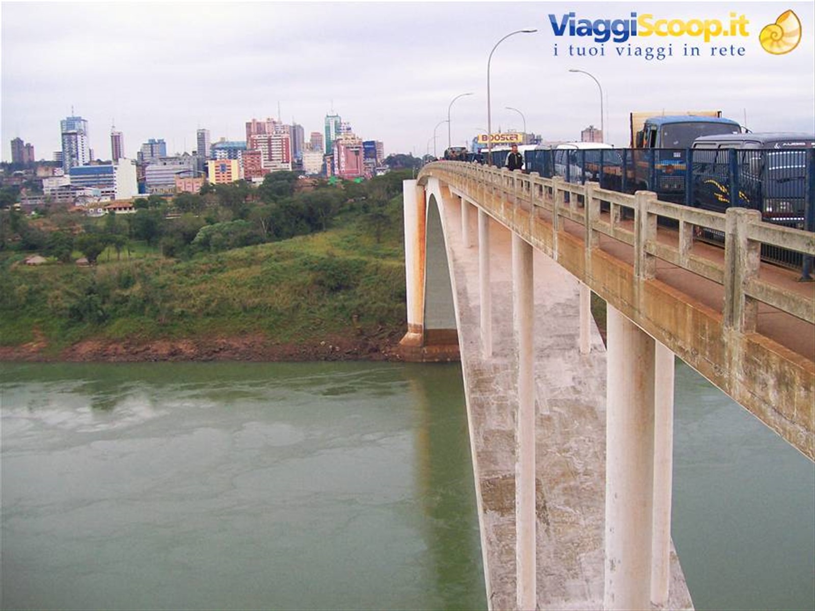 ponte dell Amicizia sul rio Paranà che unisce Brasile e Paraguay
