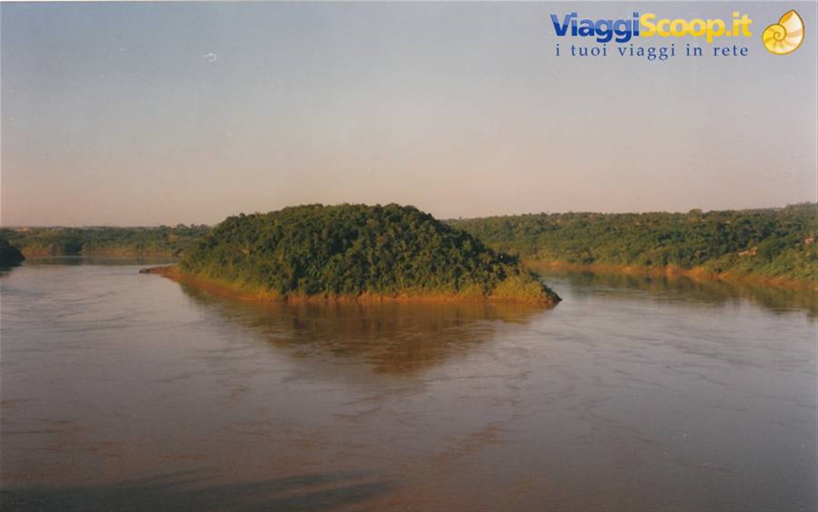 isola sul fiume Paranà