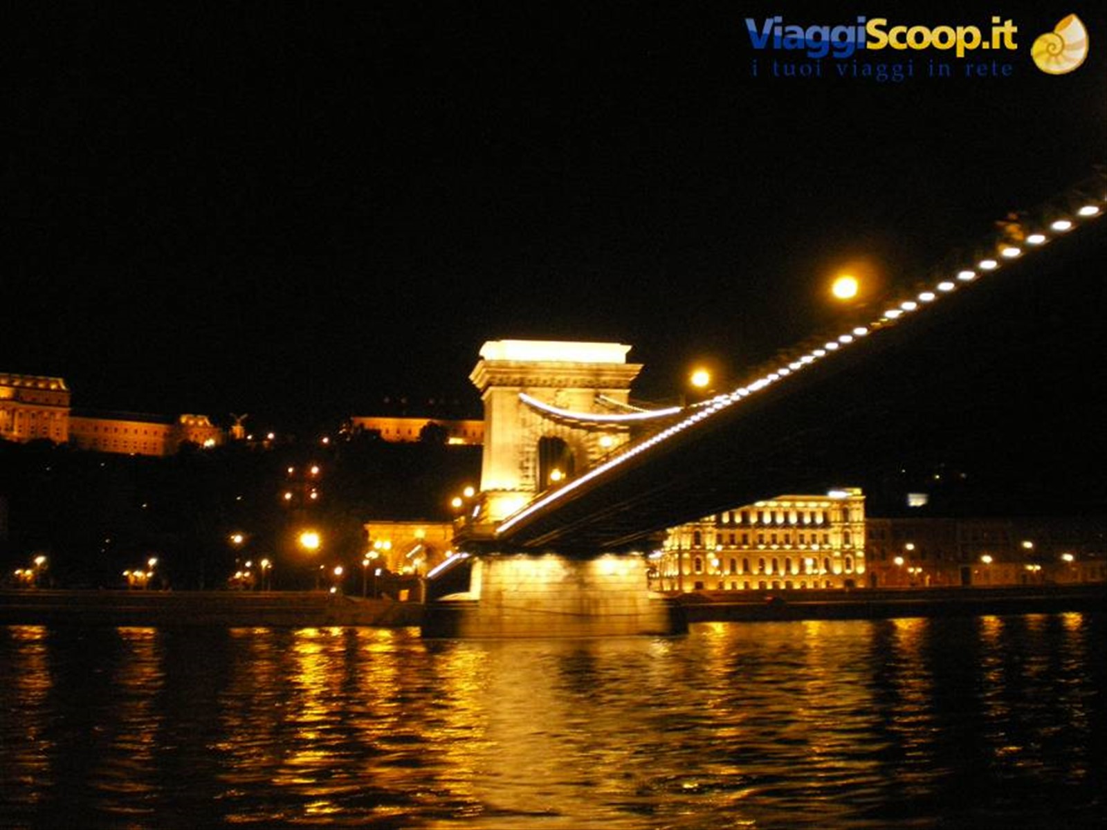 ponte delle catene di notte
