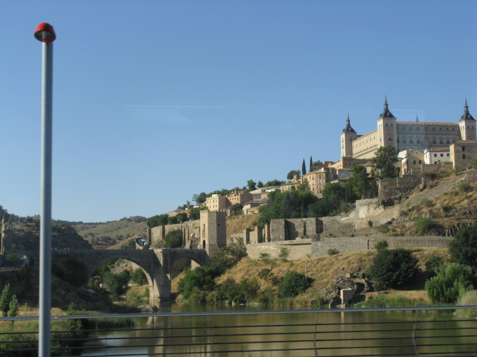 Toledo vecchia vista dal basso