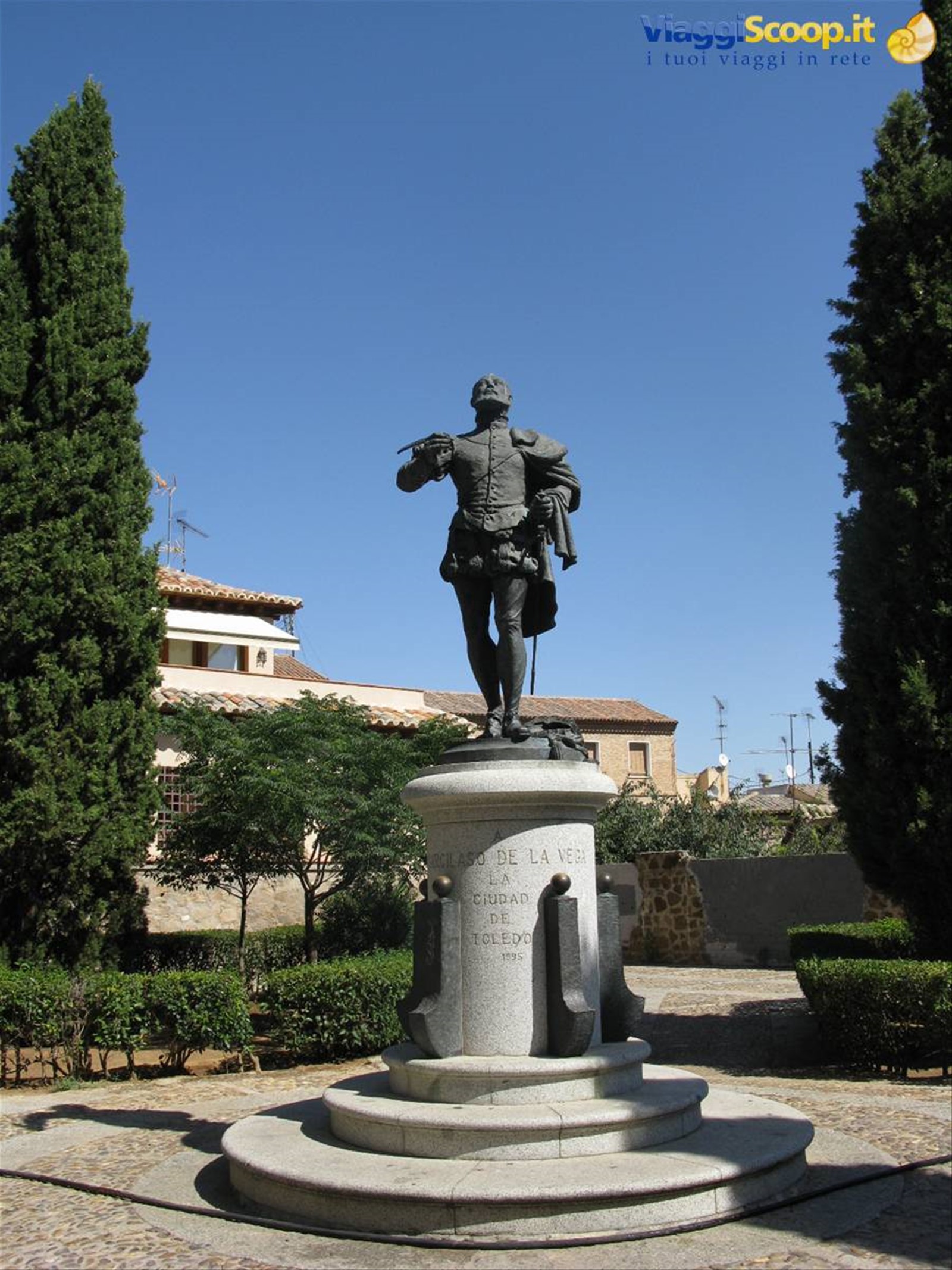 monumento a De la Vega