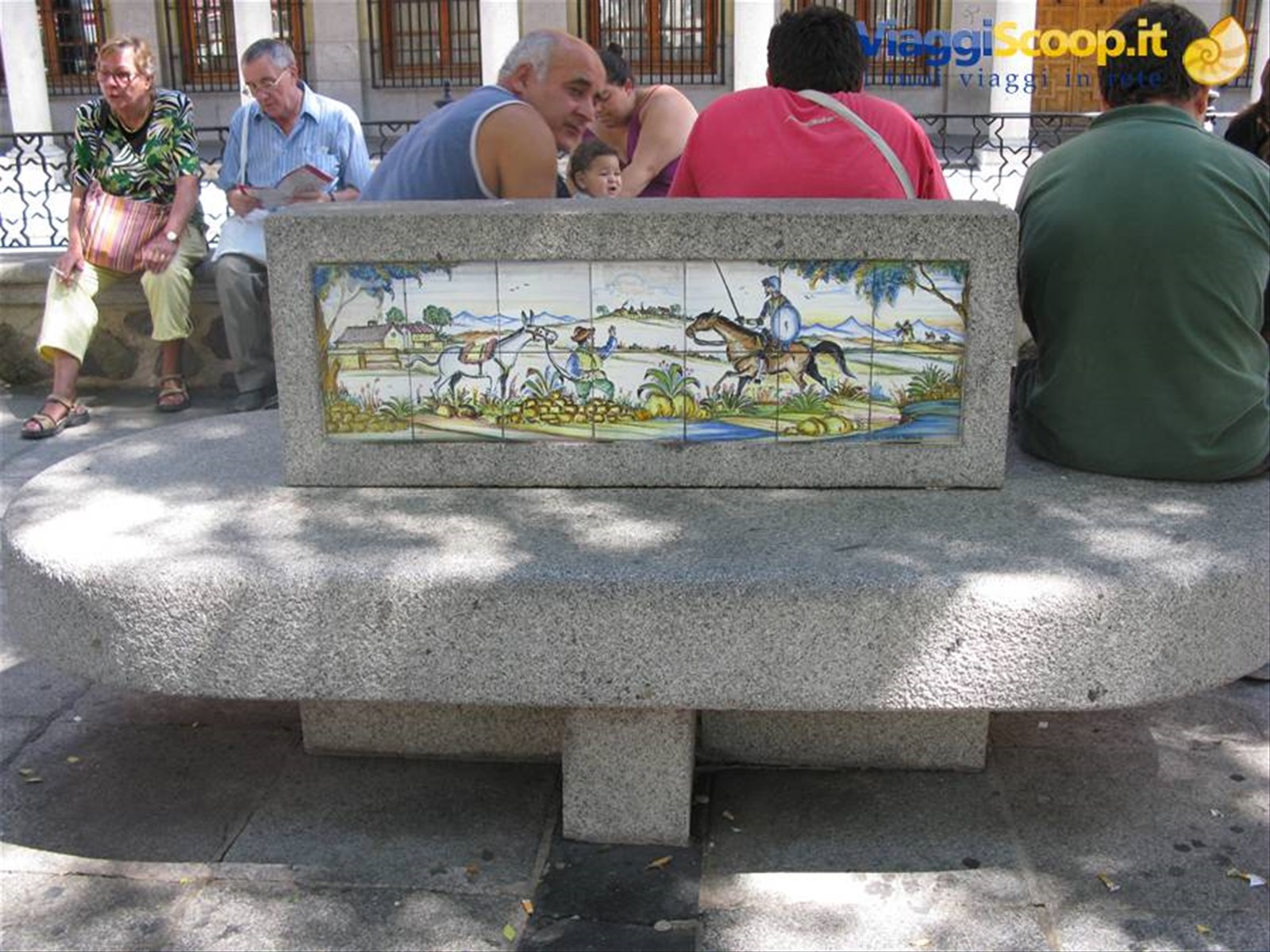panchine di Toledo con illustrazioni su Don Chisciotte
