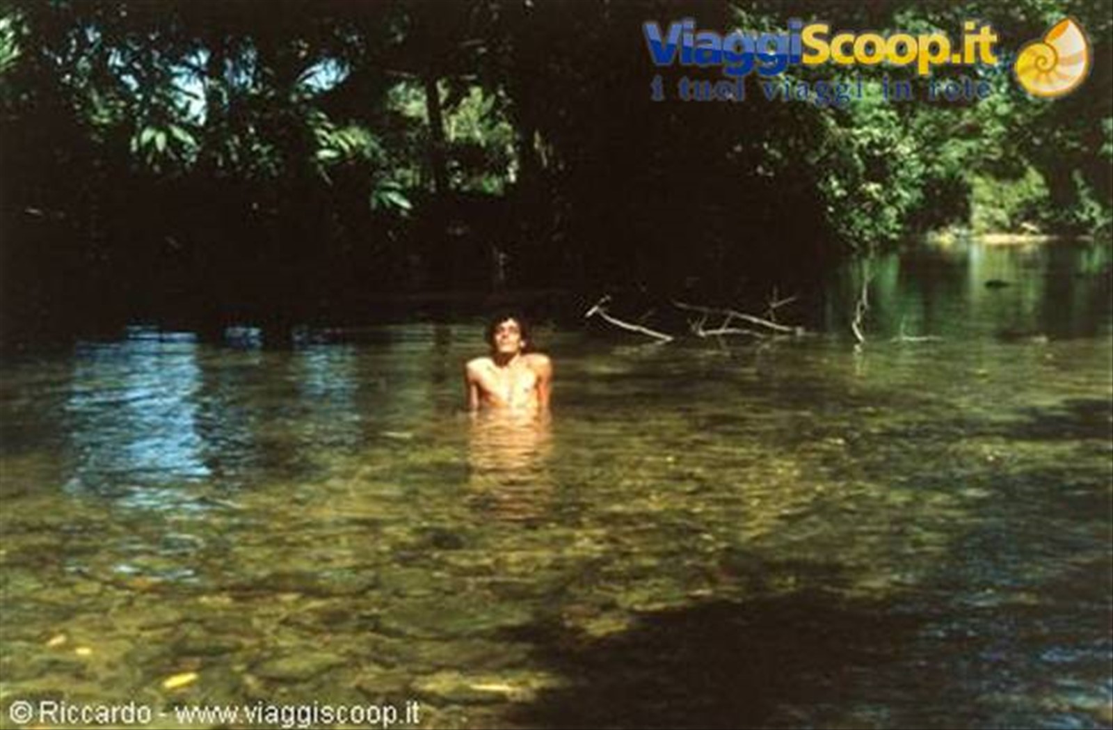Bagno rinfrescante su affluente dell'Orinoco