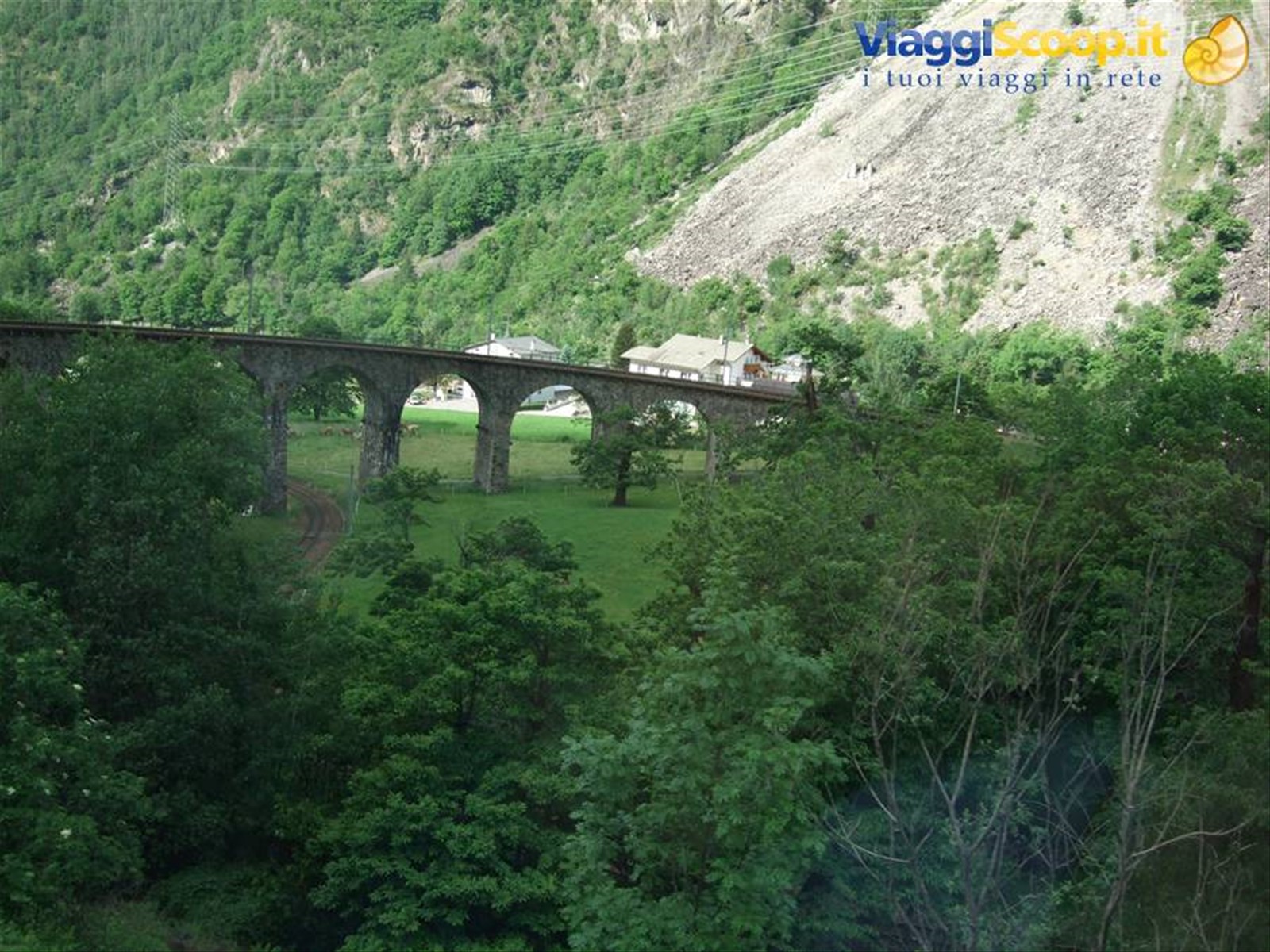 Il ponte a cerchio del Trenino Rosso