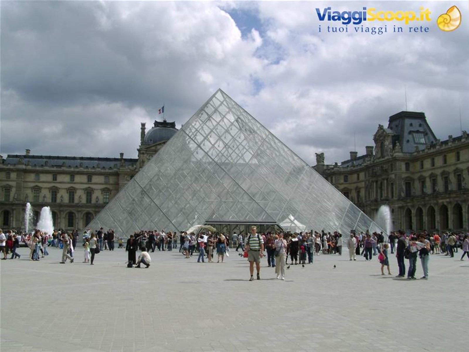 La piramide del Louvre