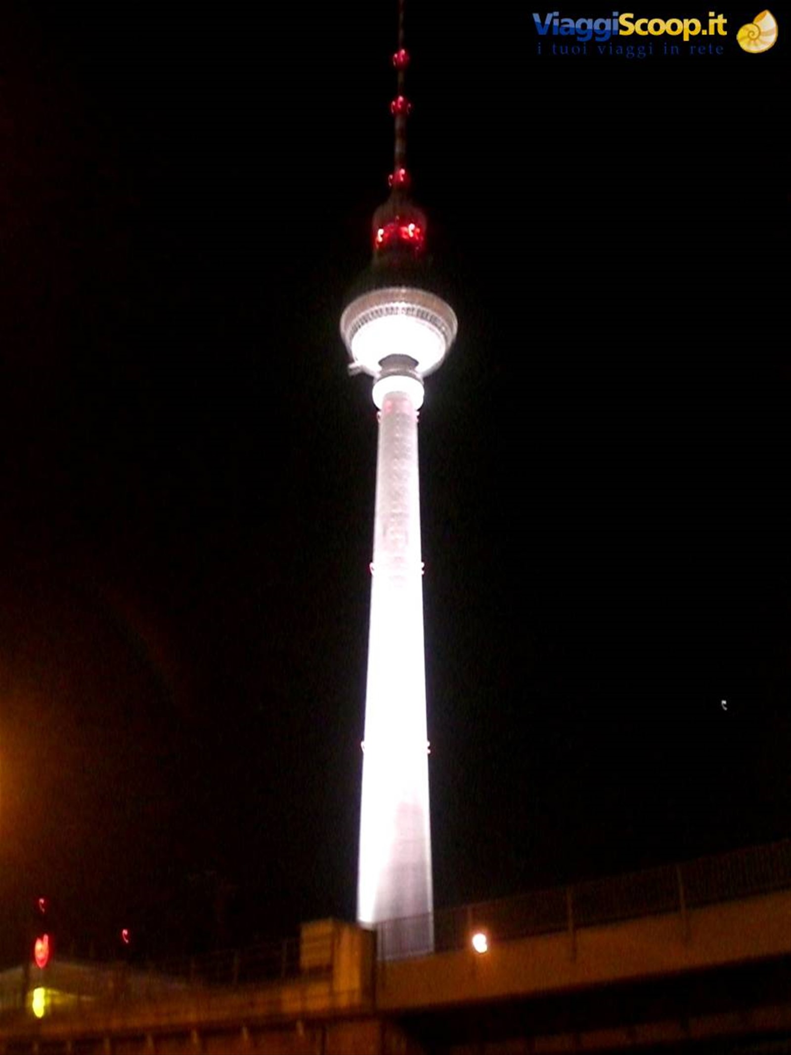 La torre della TV by night
