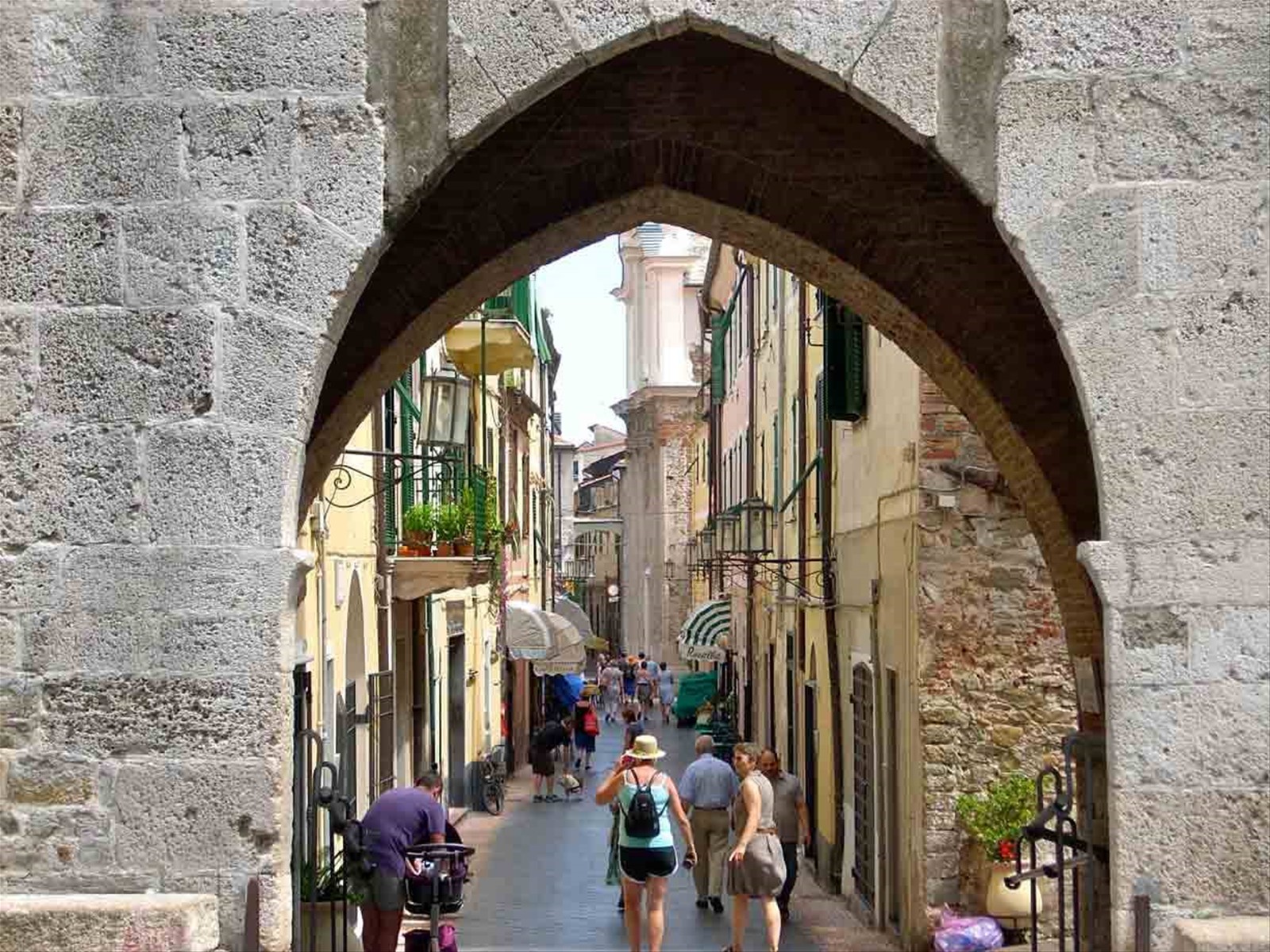 Nel centro storico di Noli