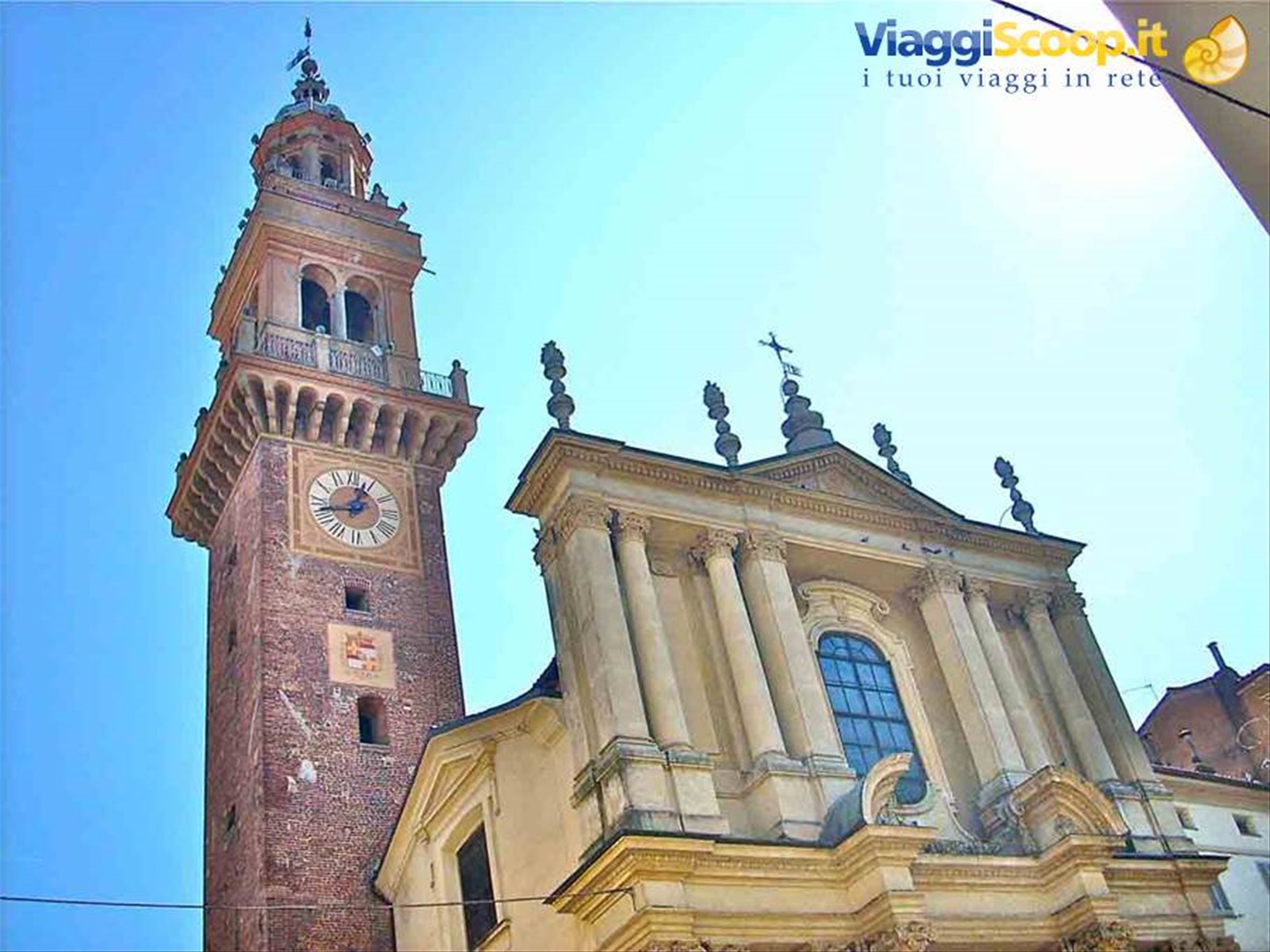 Veduta di una chiesa con la Torre