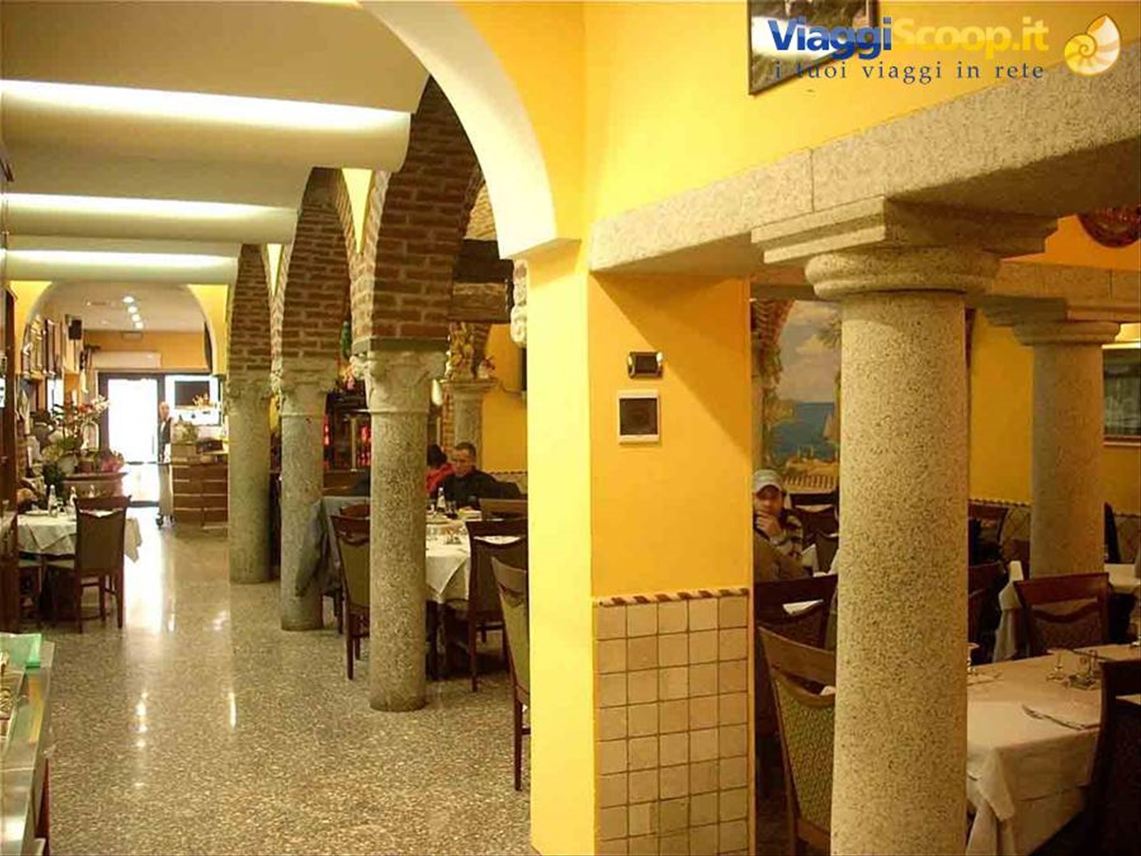 Nelle ampie sale del Ristorante Marechiaro