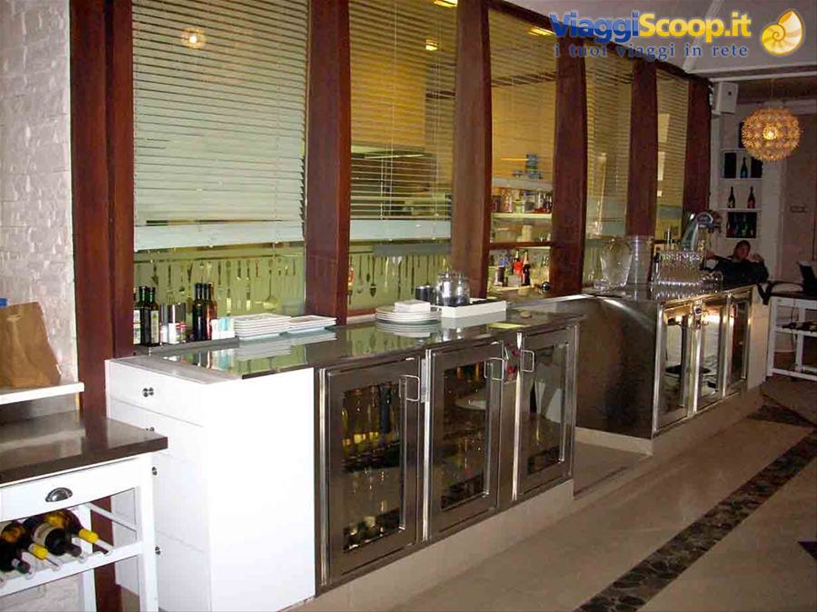La cucina a vista presso il Ristorante Barracudino