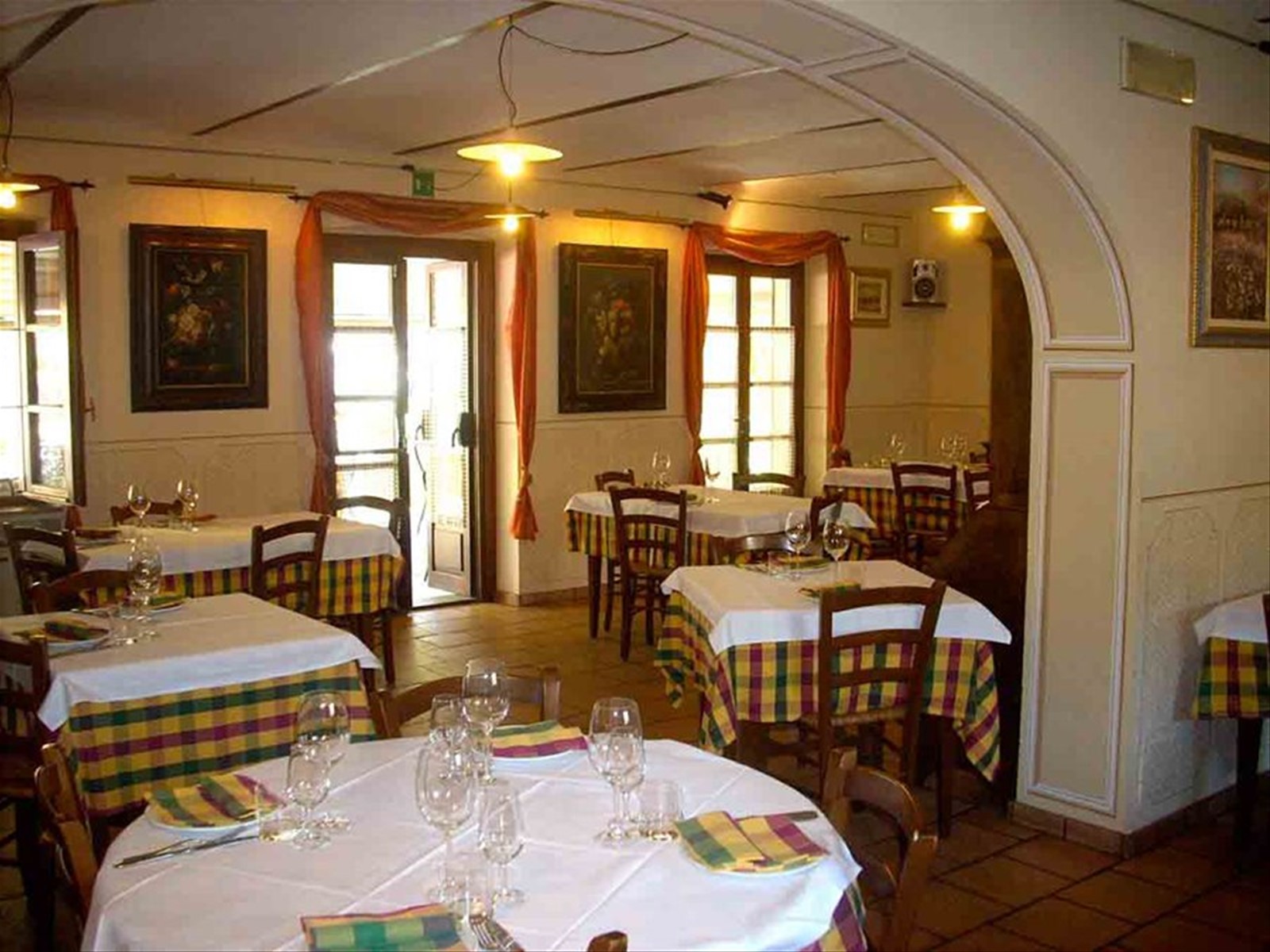 Nella sala dell'Osteria Italia