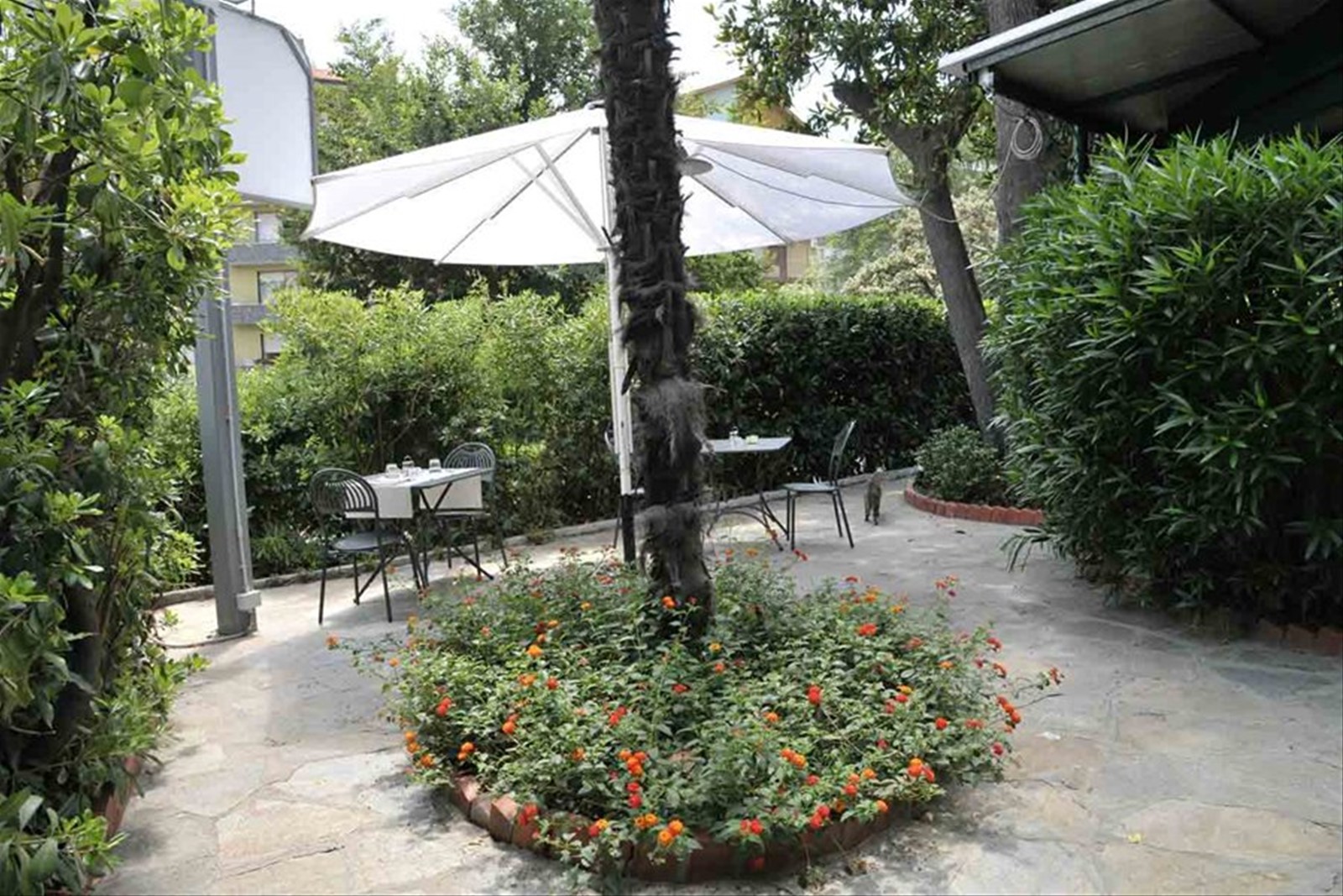 Nel giardini "incantato" della Villa