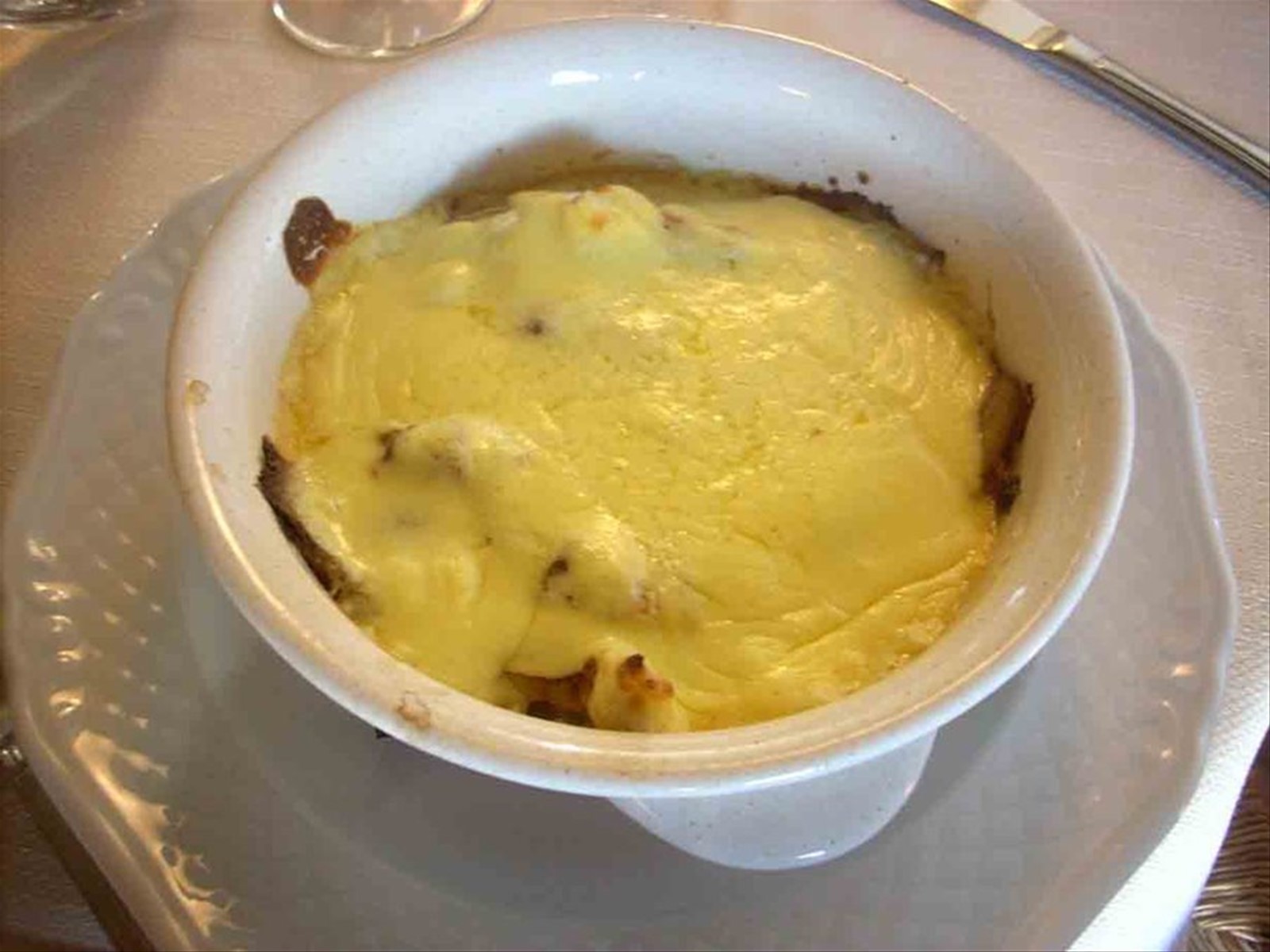 Prelibatezze della Nuova Osteria Vialarda: cardi gobbi di Nizza con acciughe gratinate al forno
