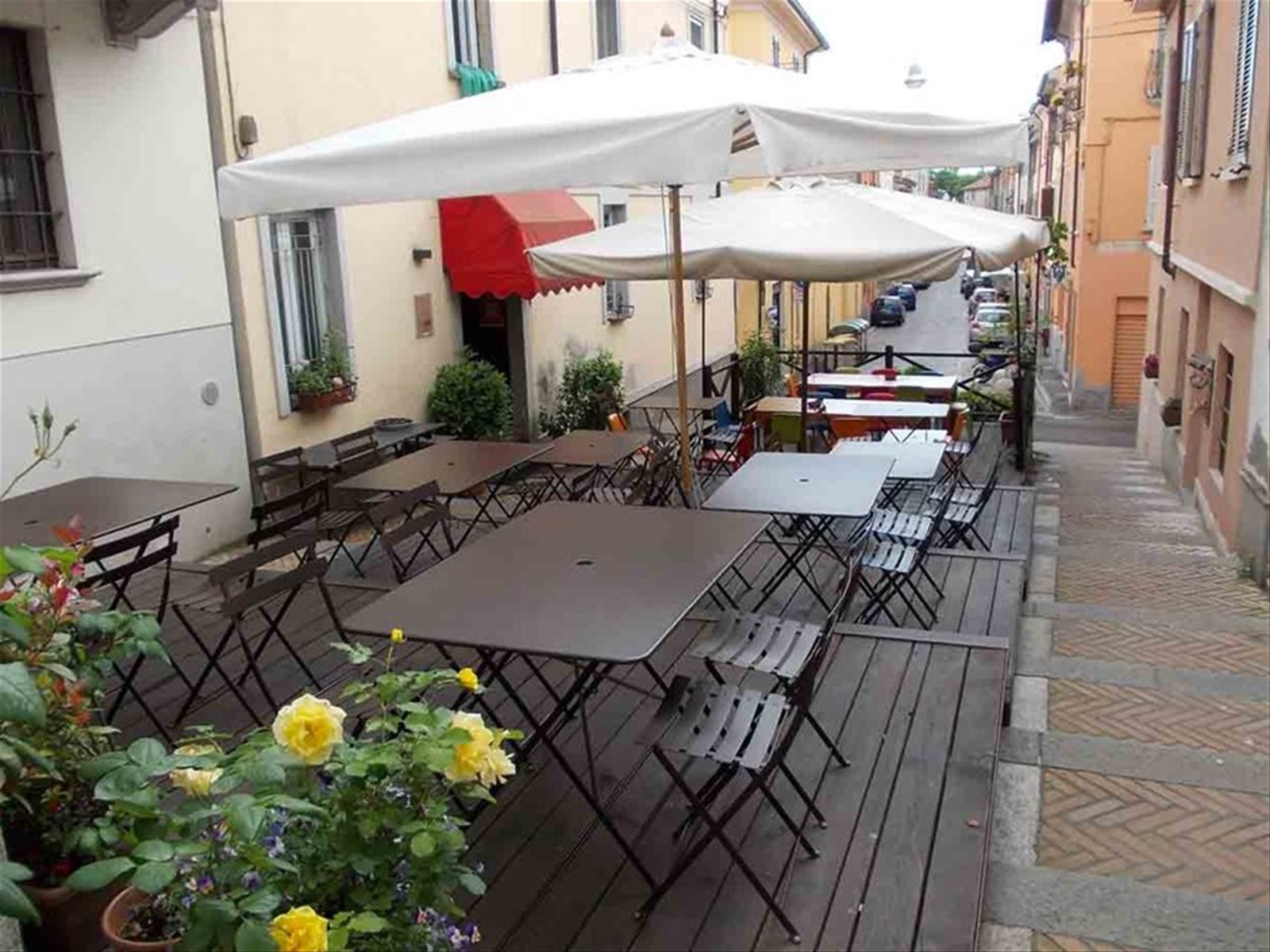 Nel dehor del Ristorante Muntà di Ratt