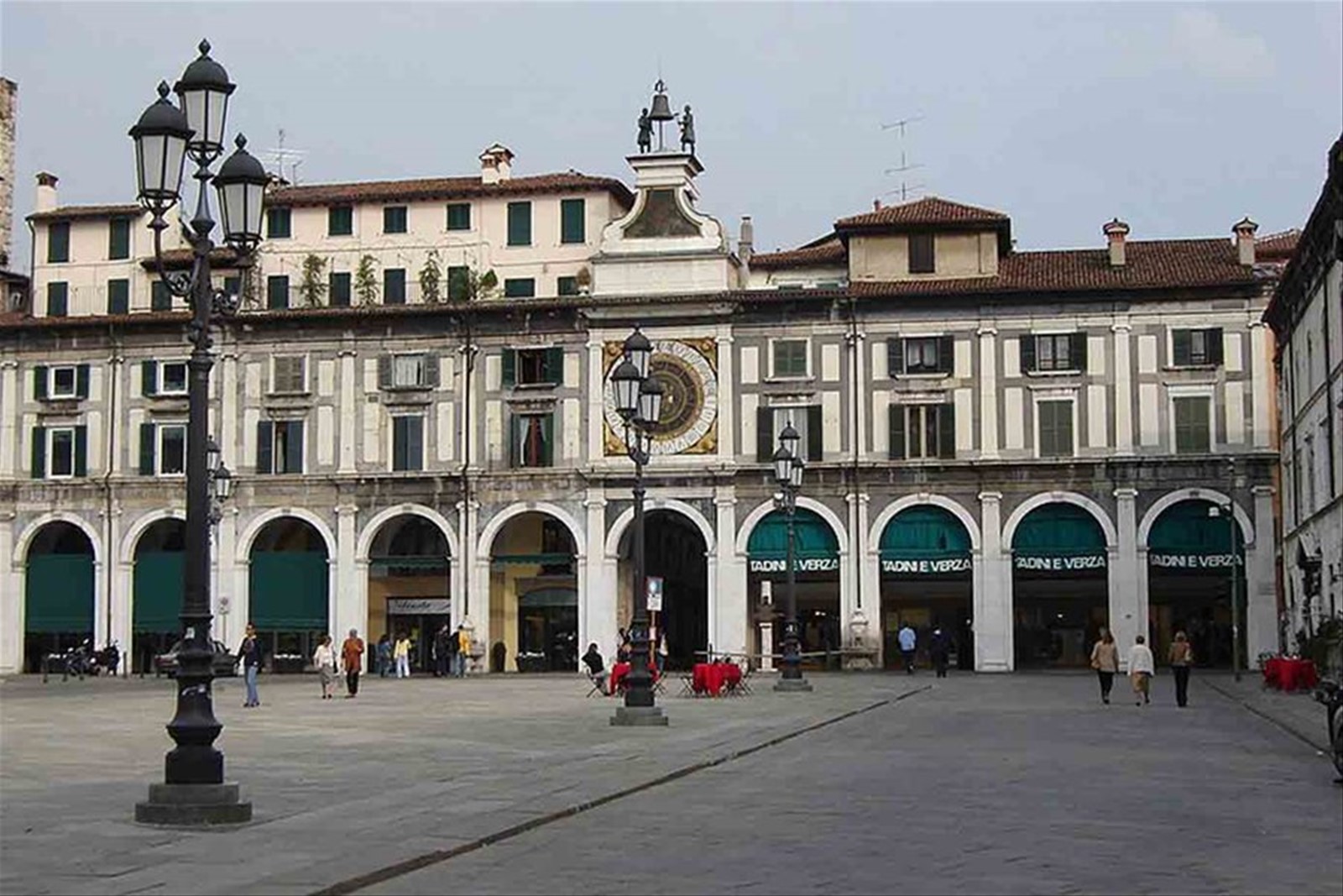 In giro con la leonessa d'Italia: una giornata a Brescia tra arte, storia e seduzione