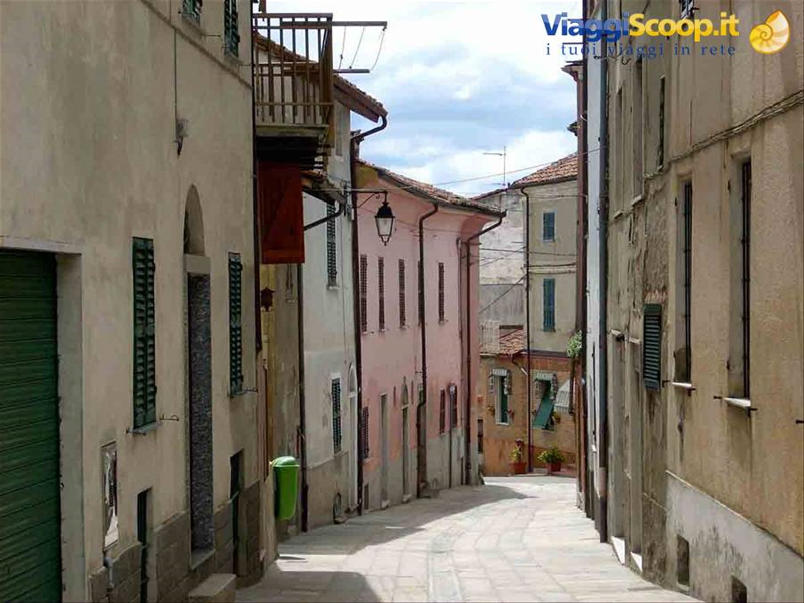 Una via di Carpeneto