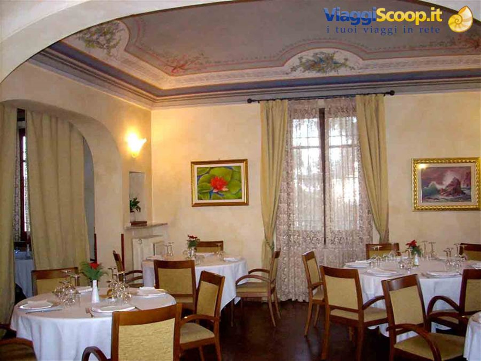 Nelle sale del Ristorante Villa Roma