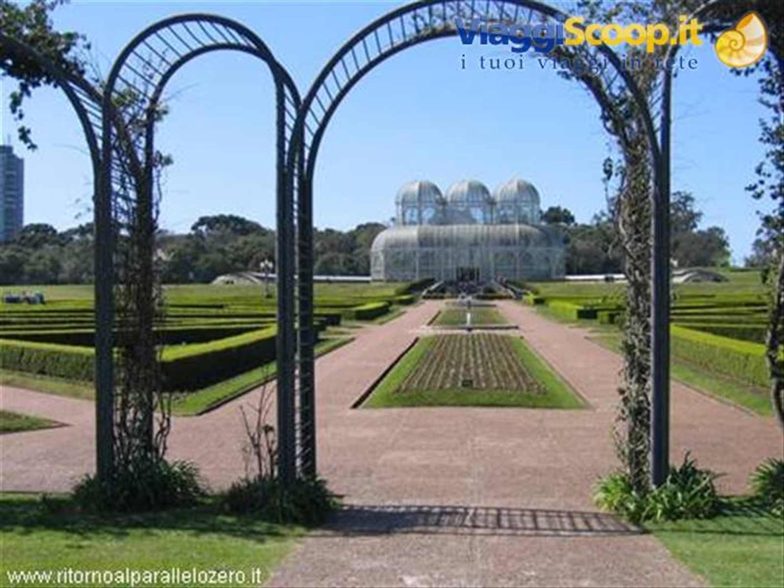 All’ingresso del giardino botanico
