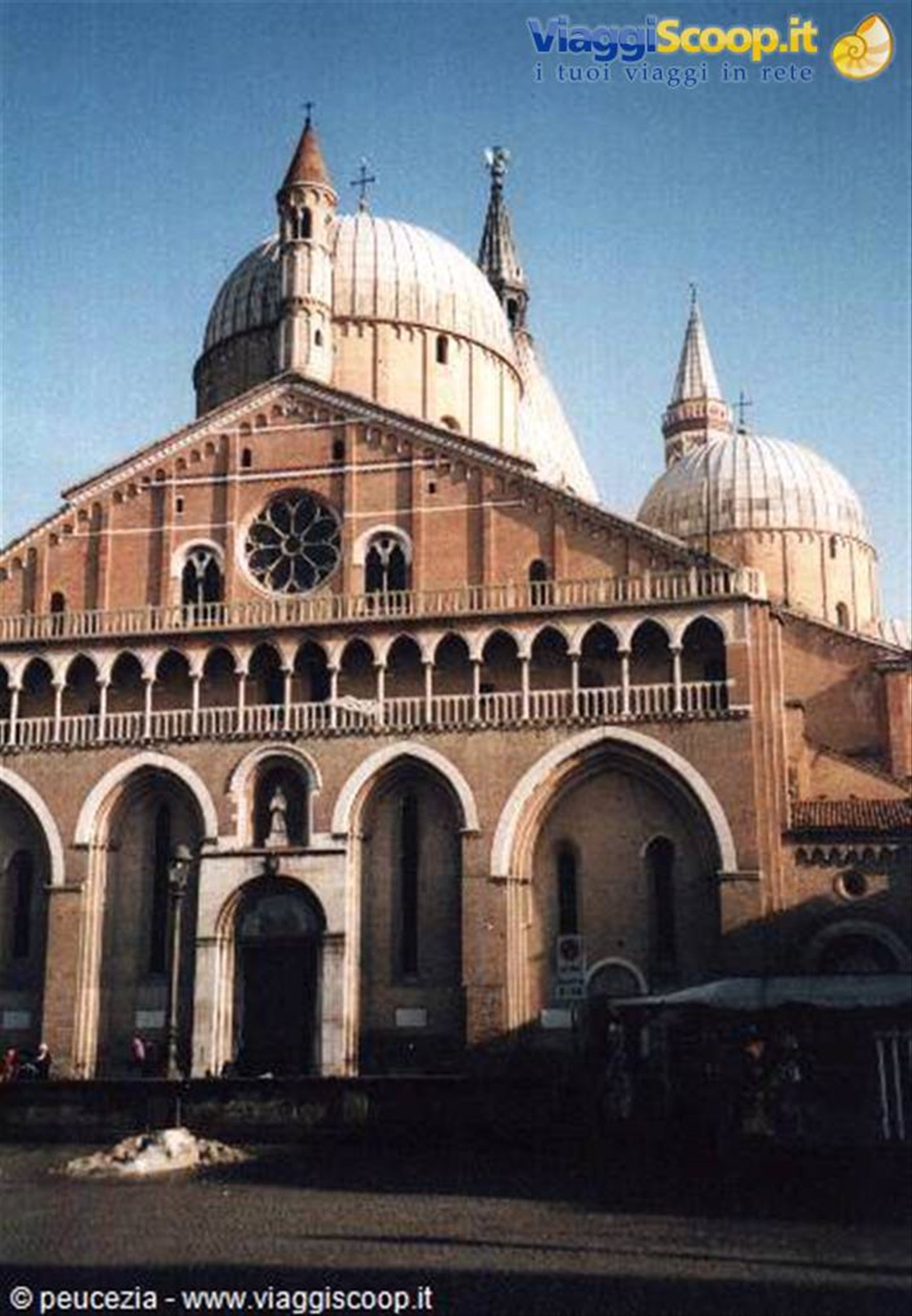 la facciata della basilica