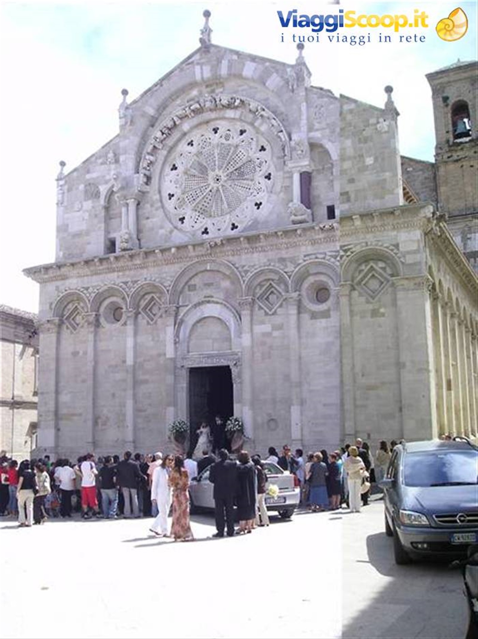 cattedrale di Troia con matrimonio