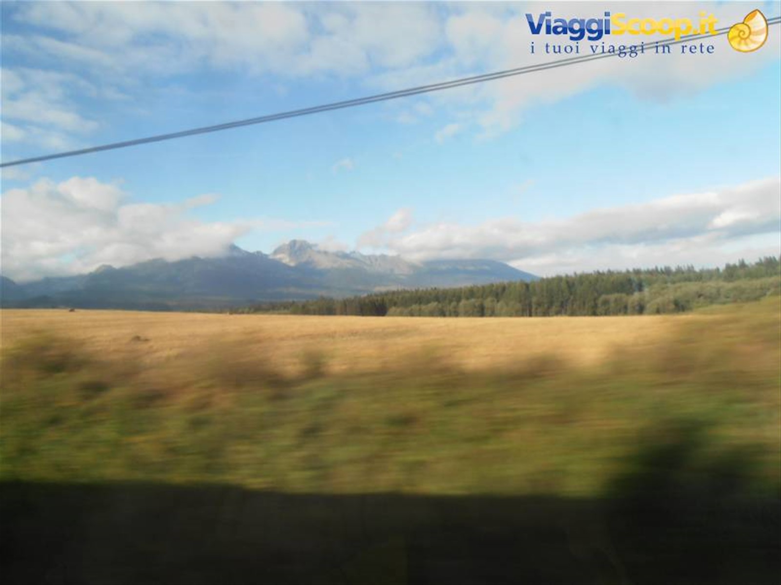 i monti Tatra dal finestrino del treno