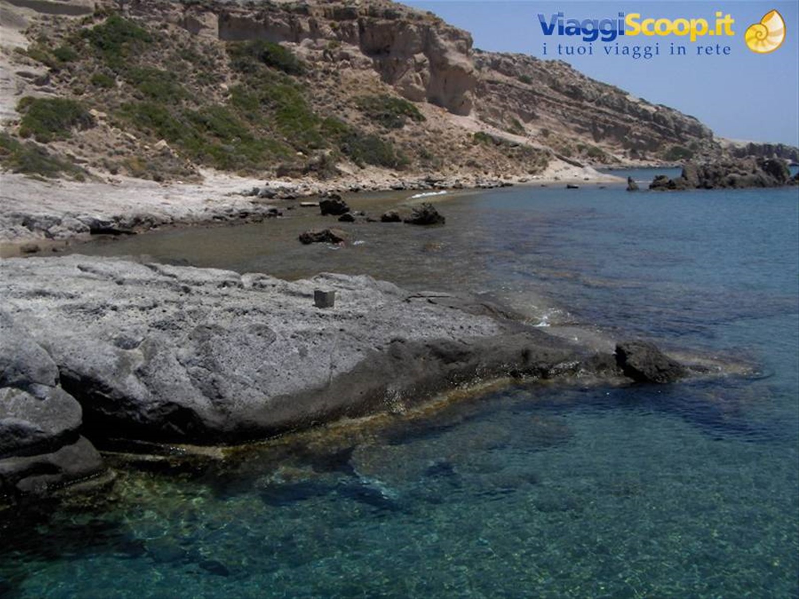 Meravigliosa acqua blu e smeraldo